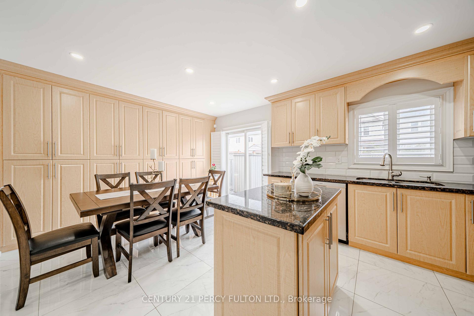 Photo 5 of 157 Billingsley Crescent, Markham, Cedarwood — HOMEH