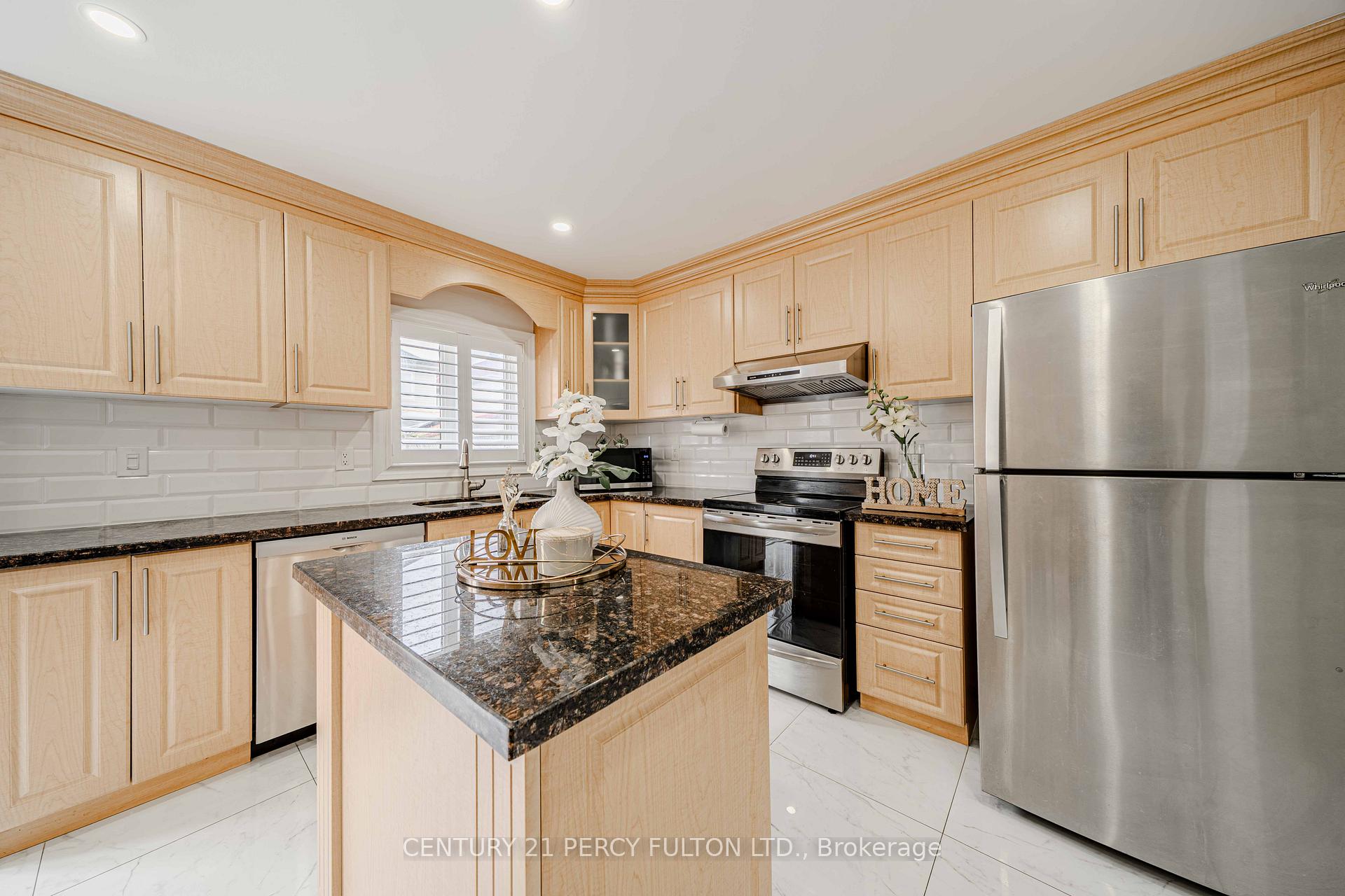 Photo 4 of 157 Billingsley Crescent, Markham, Cedarwood — HOMEH