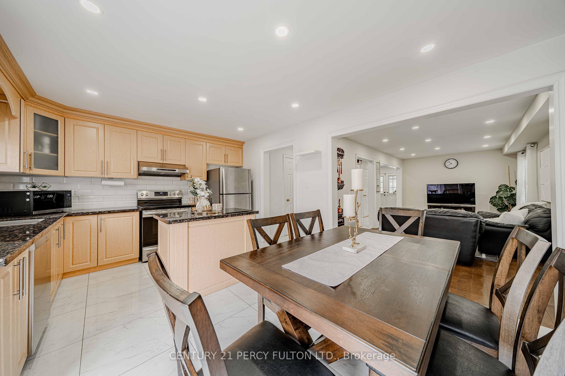 Photo 9 of 157 Billingsley Crescent, Markham, Cedarwood — HOMEH