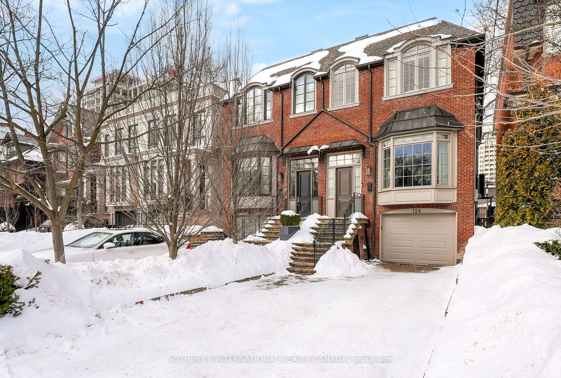 Front of 126 Farnham Avenue