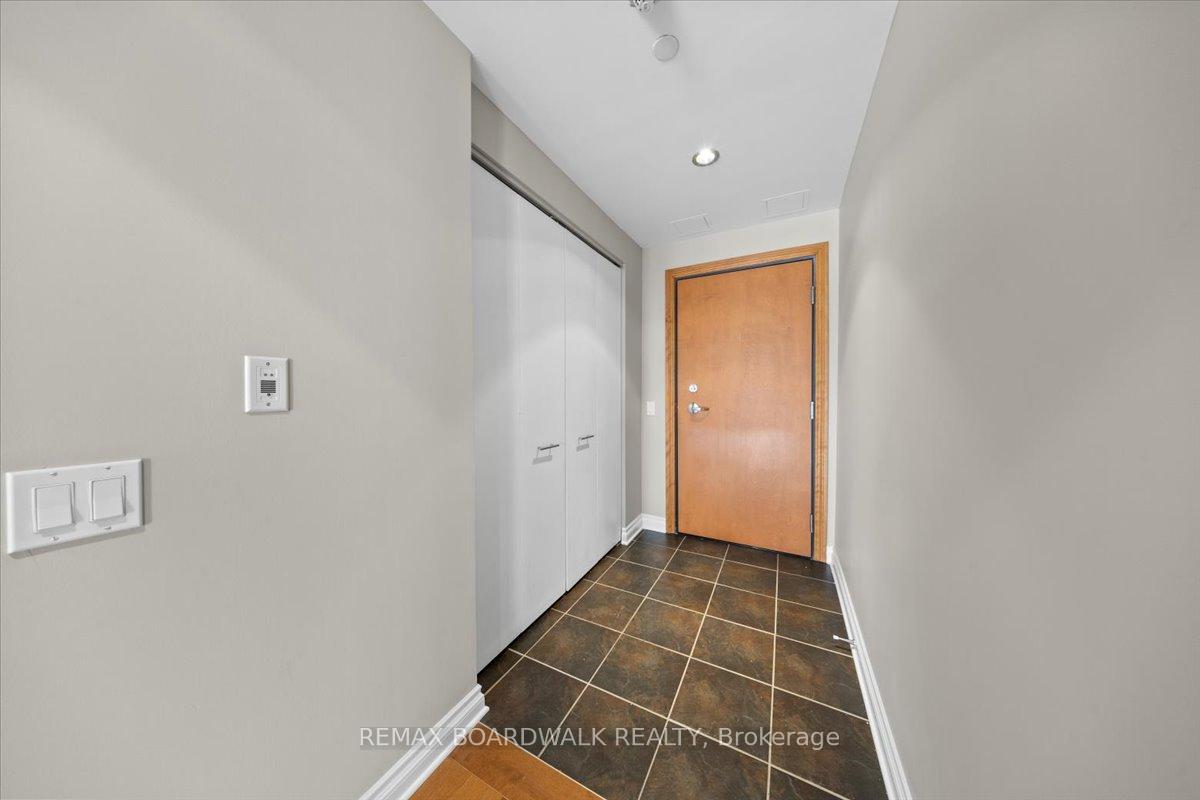 Photo 2 of Unit 1003, 90 George Street, Ottawa, Lower Town/Byward Market — HOMEH