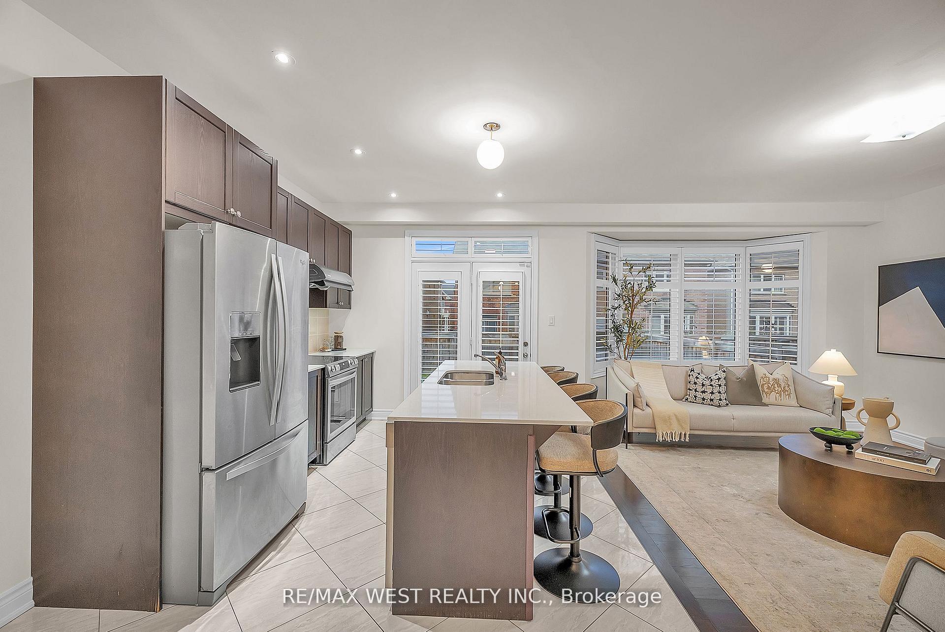 Photo 2 of 79 Algoma Drive, Vaughan, Kleinburg — HOMEH