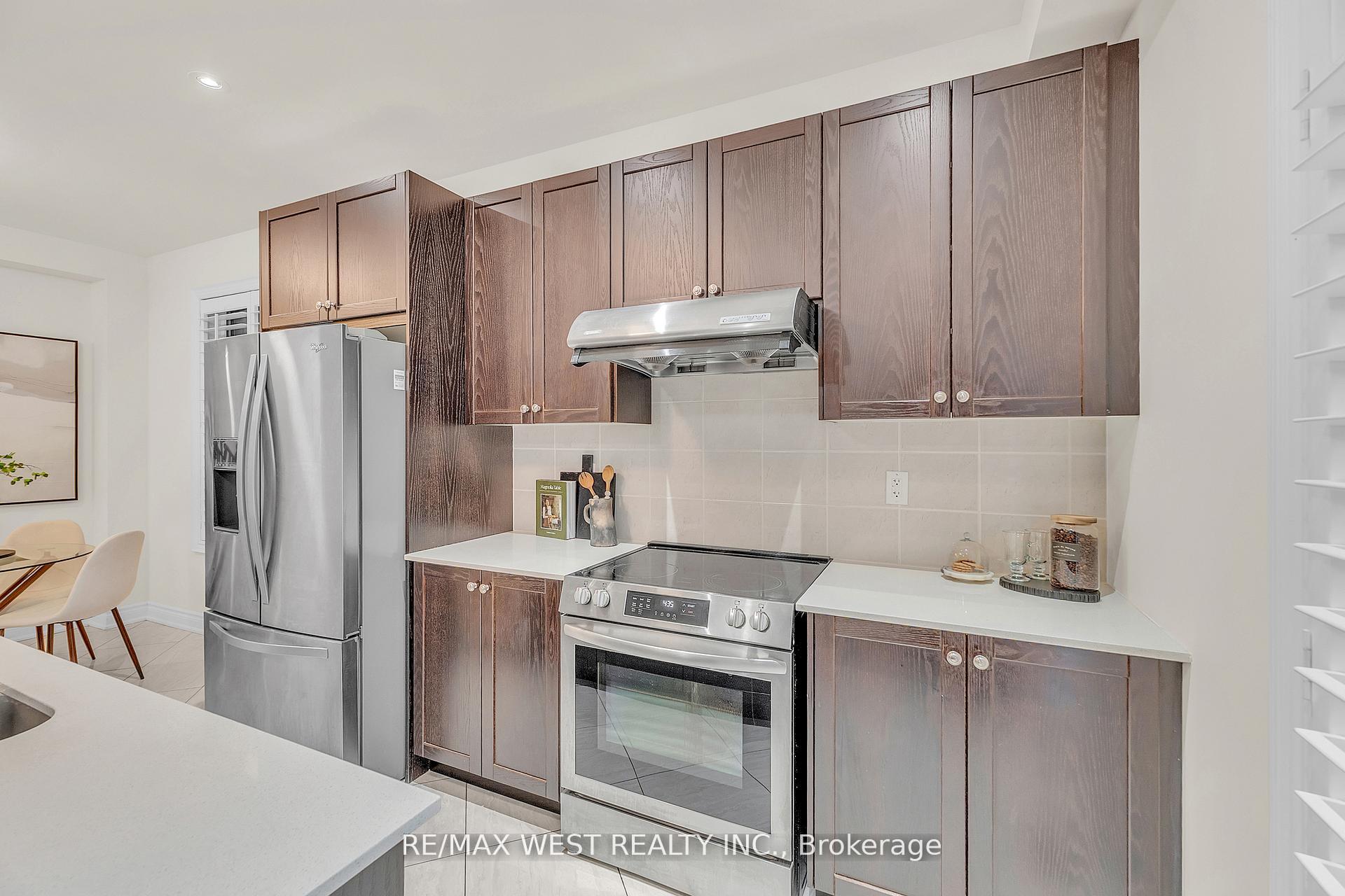 Photo 7 of 79 Algoma Drive, Vaughan, Kleinburg — HOMEH