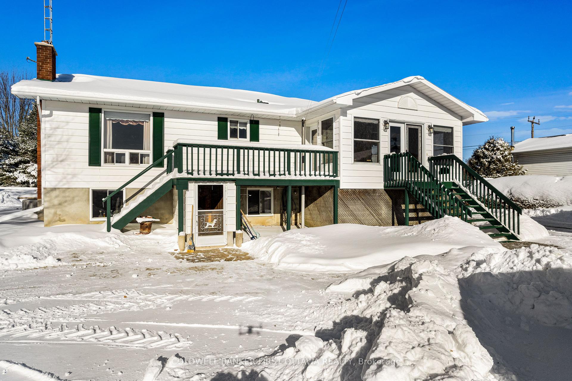 Photo 2 of 117 Perth Road, Beckwith, Beckwith Twp — HOMEH