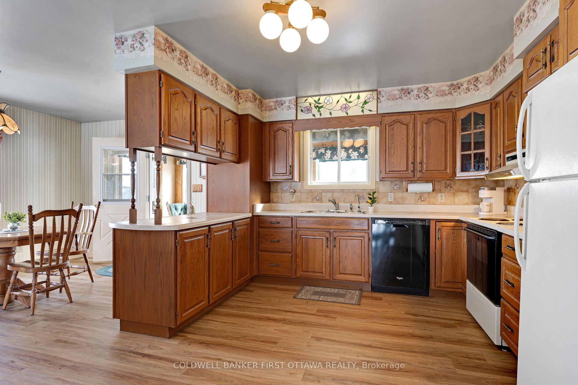 Photo 9 of 117 Perth Road, Beckwith, Beckwith Twp — HOMEH