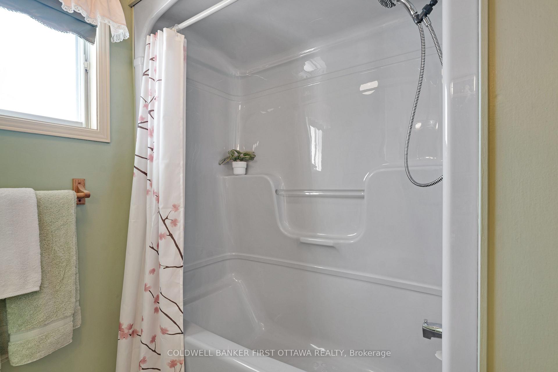 Photo 16 of 117 Perth Road, Beckwith, Beckwith Twp — HOMEH