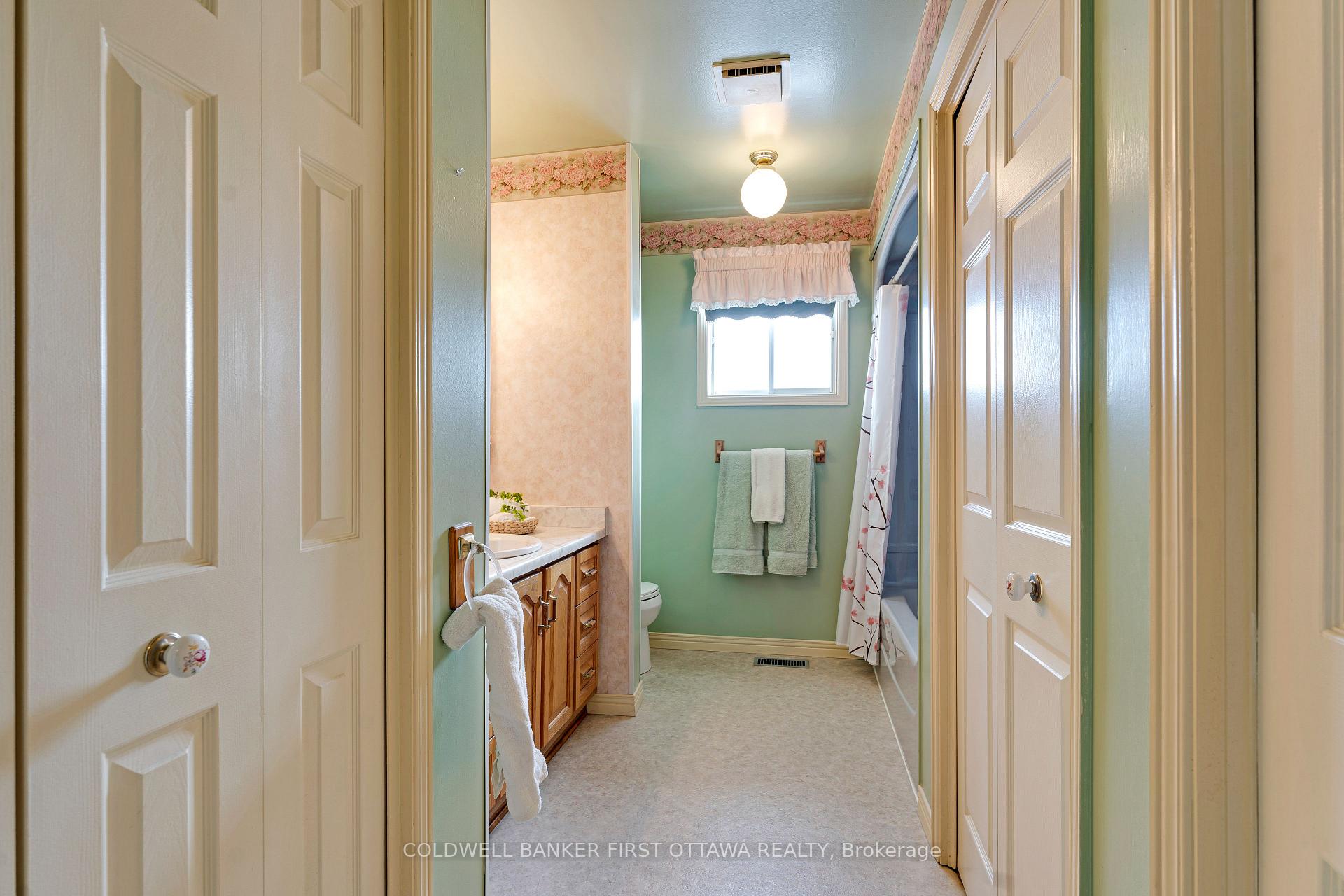 Photo 17 of 117 Perth Road, Beckwith, Beckwith Twp — HOMEH