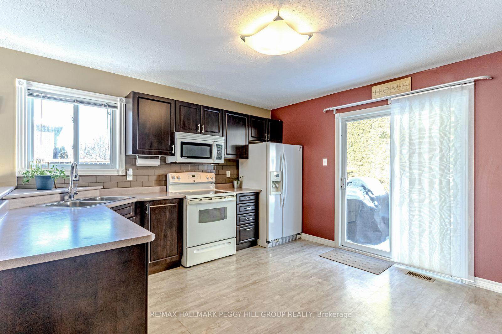 Photo 8 of 172 Sundew Drive, Barrie, Holly — HOMEH