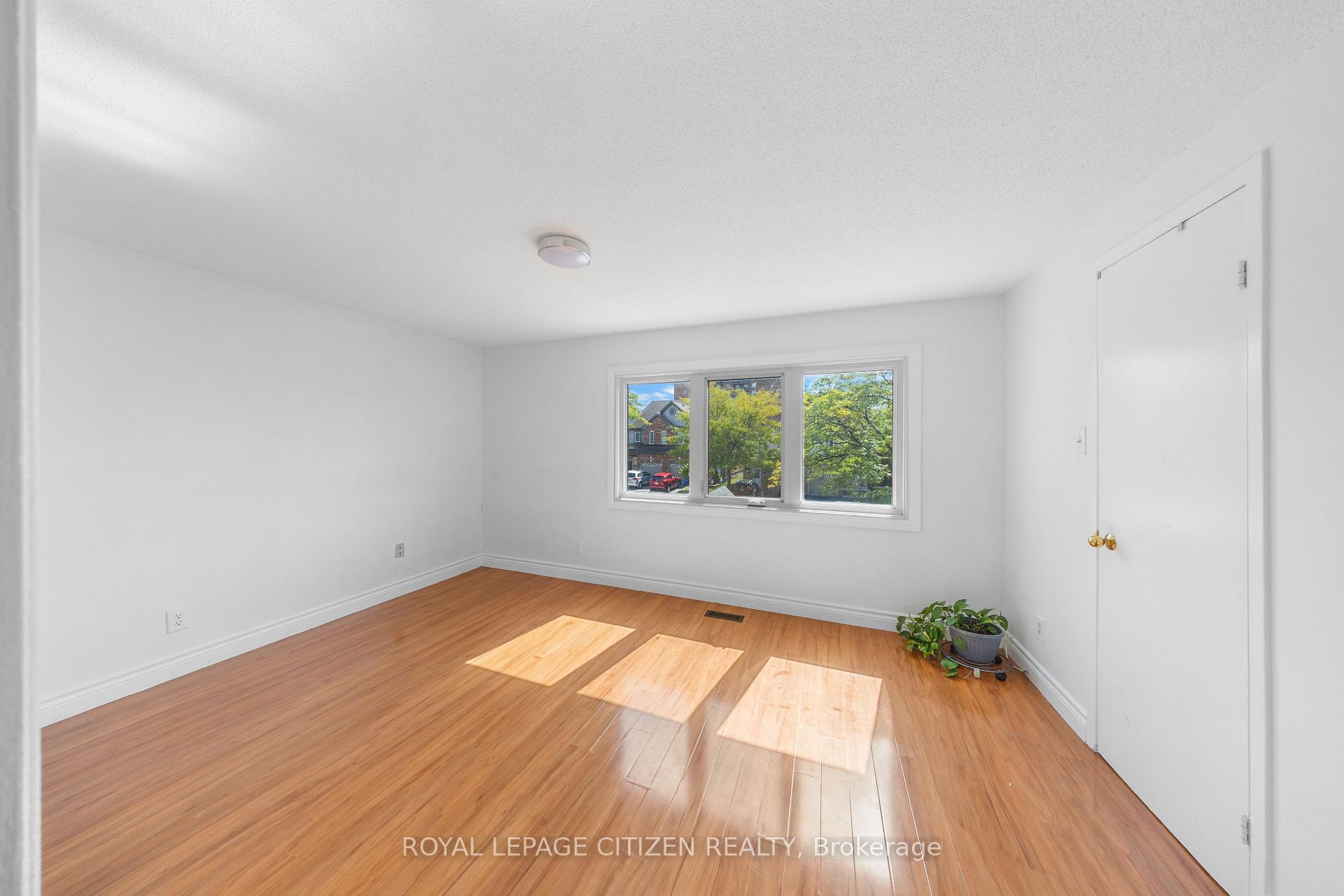 Photo 7 of 116 Ducatel Crescent, Ajax, Central — HOMEH