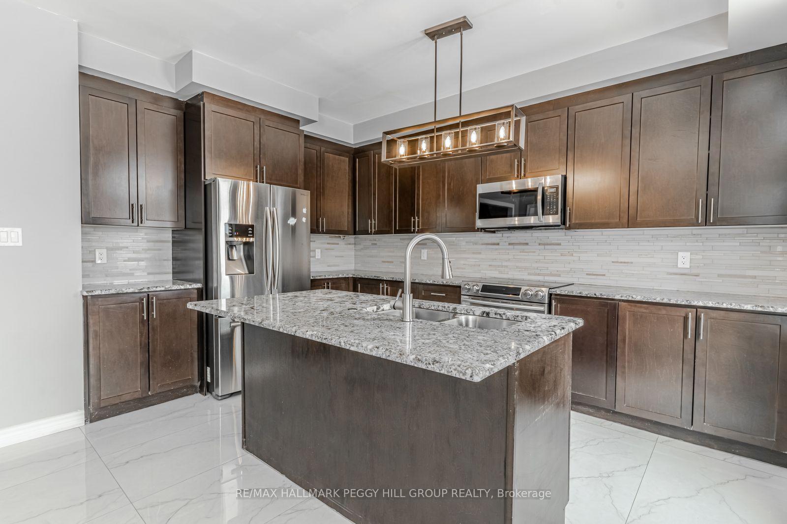 Photo 5 of 878 Green Street, Innisfil, Lefroy — HOMEH