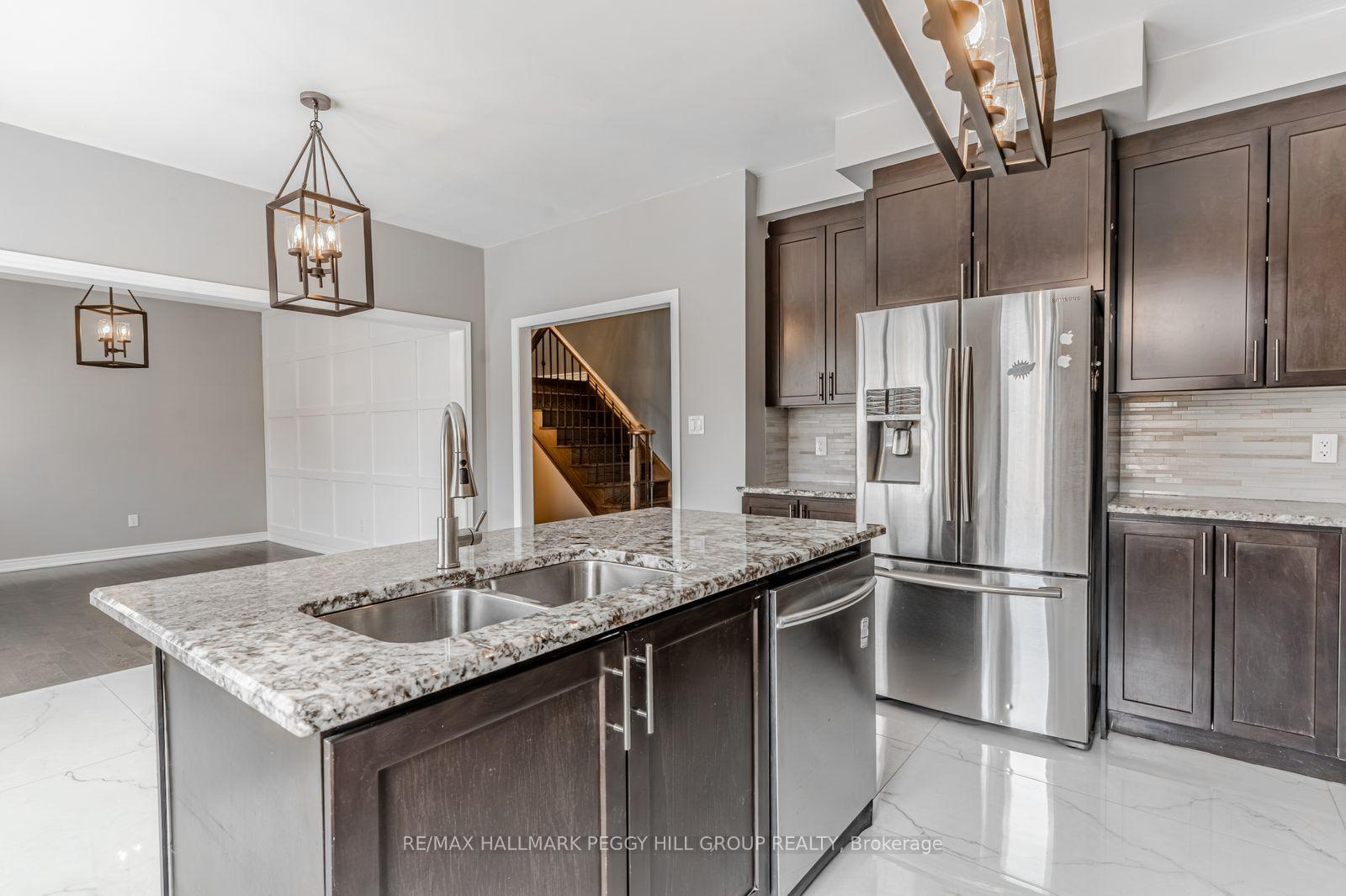 Photo 6 of 878 Green Street, Innisfil, Lefroy — HOMEH