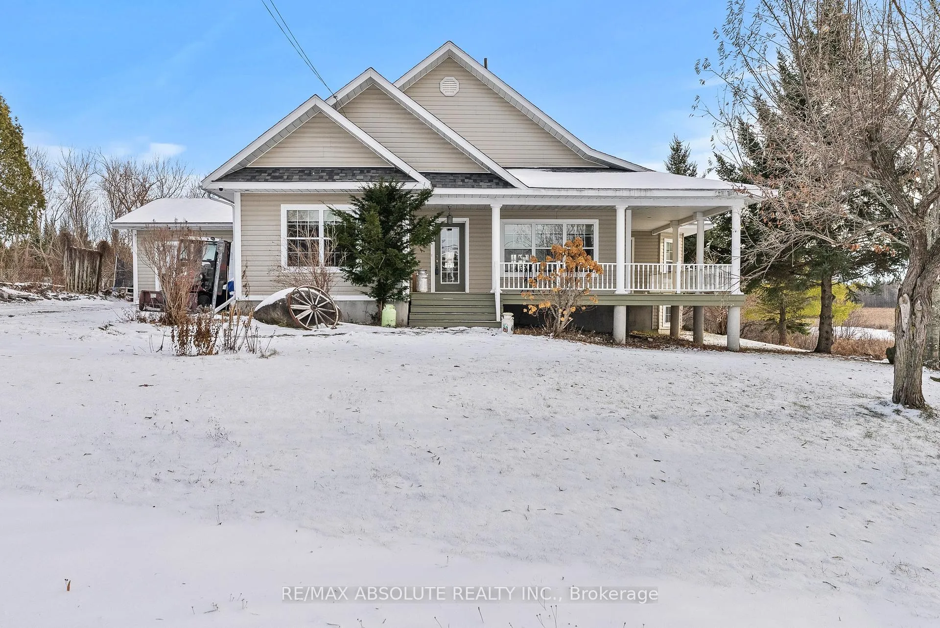 Front of 20306 Lochiel Street W