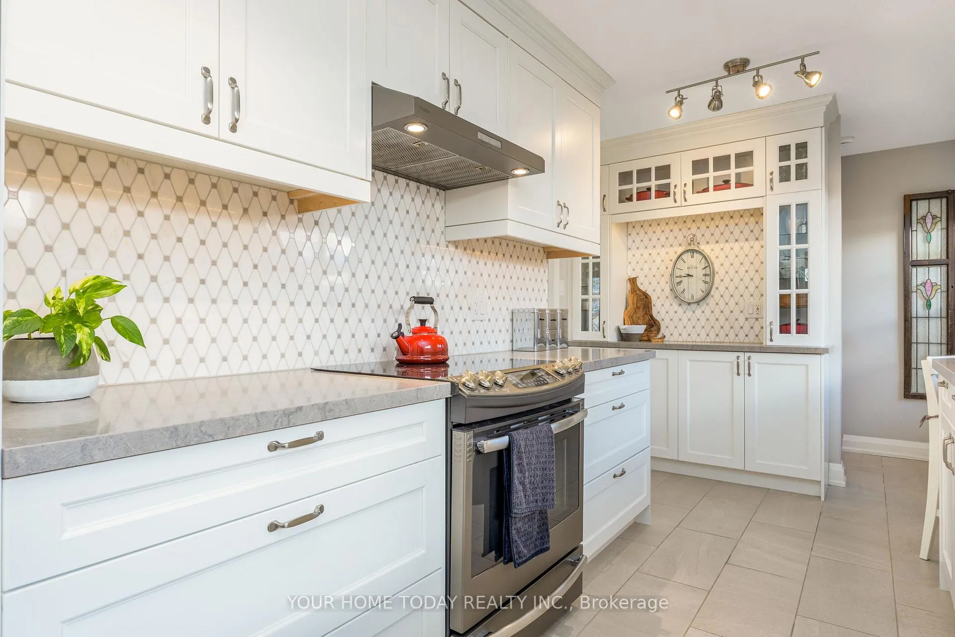 Photo 11 of 260 Delrex Boulevard, Halton Hills, Georgetown — HOMEH