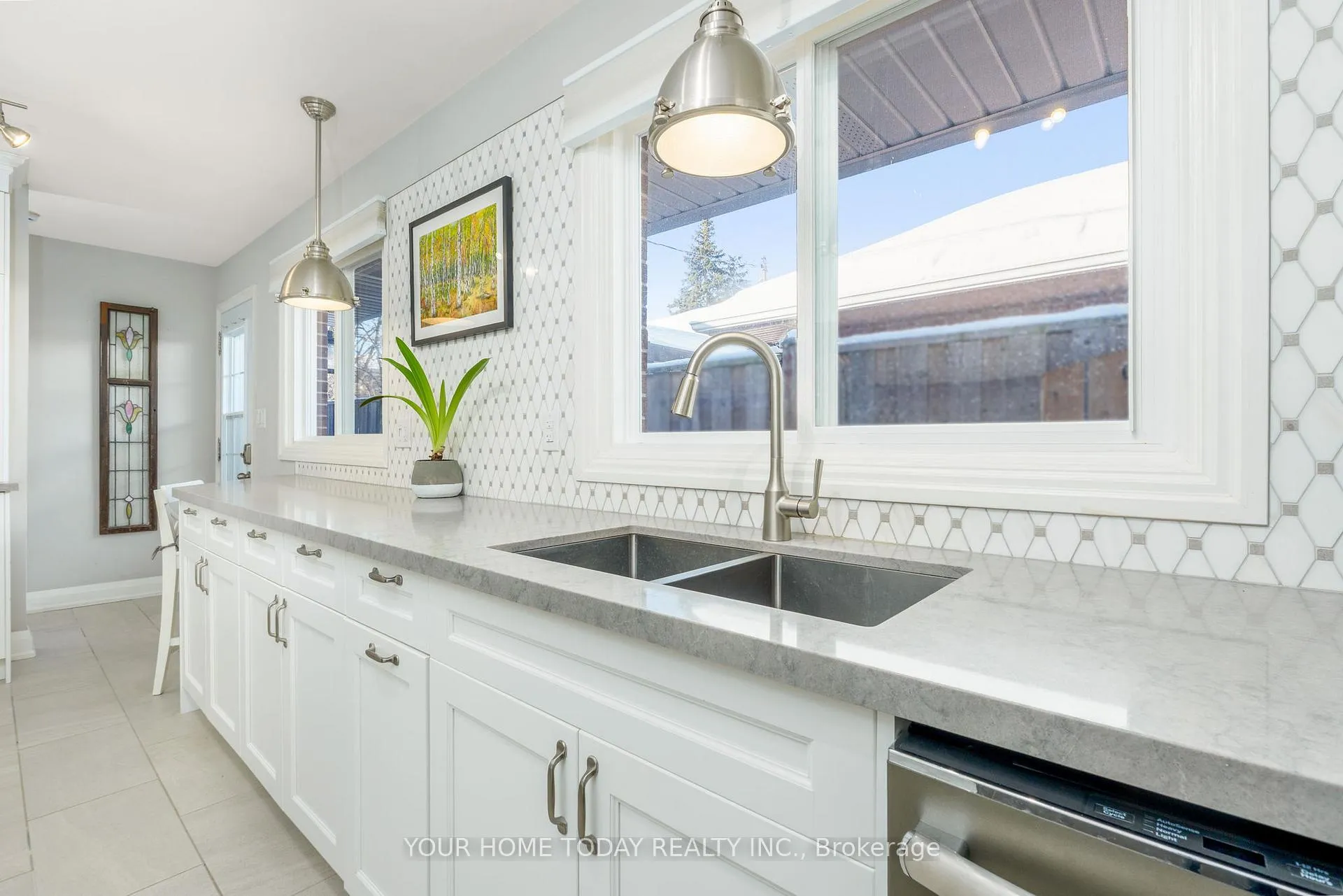 Photo 14 of 260 Delrex Boulevard, Halton Hills, Georgetown — HOMEH