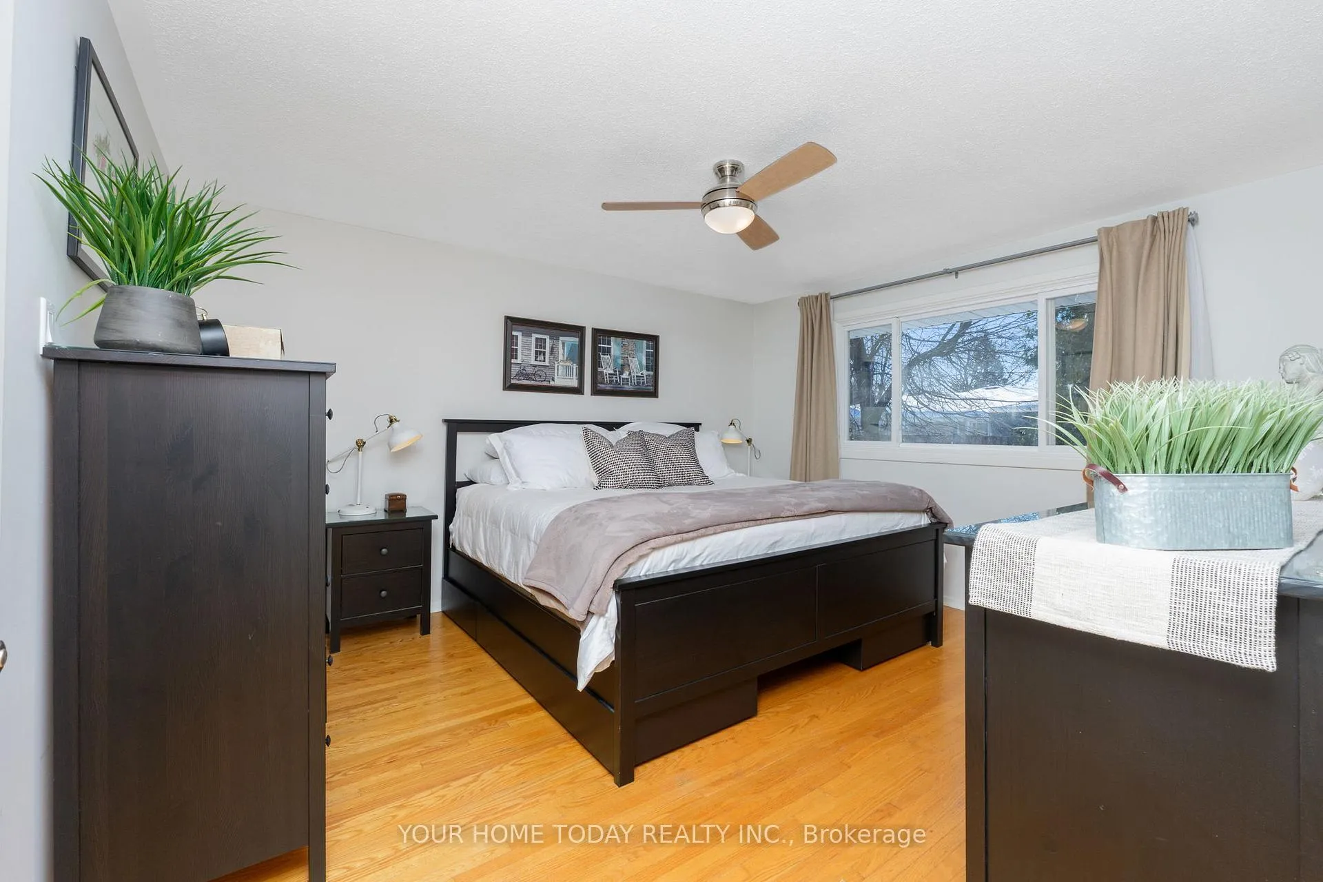 Photo 15 of 260 Delrex Boulevard, Halton Hills, Georgetown — HOMEH