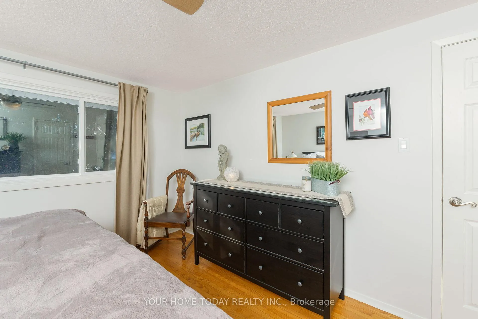 Photo 16 of 260 Delrex Boulevard, Halton Hills, Georgetown — HOMEH