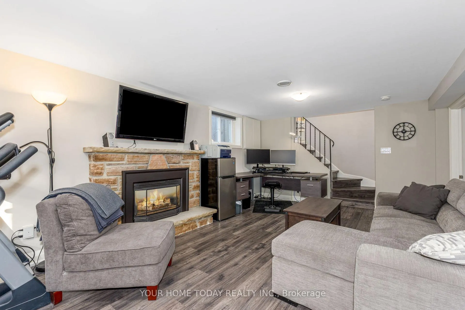 Photo 24 of 260 Delrex Boulevard, Halton Hills, Georgetown — HOMEH