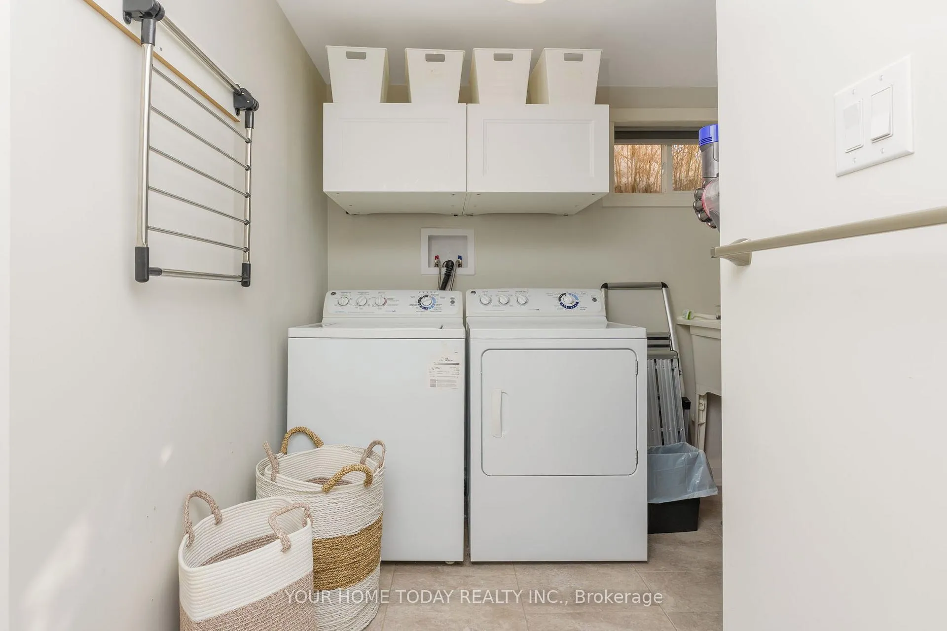 Photo 34 of 260 Delrex Boulevard, Halton Hills, Georgetown — HOMEH