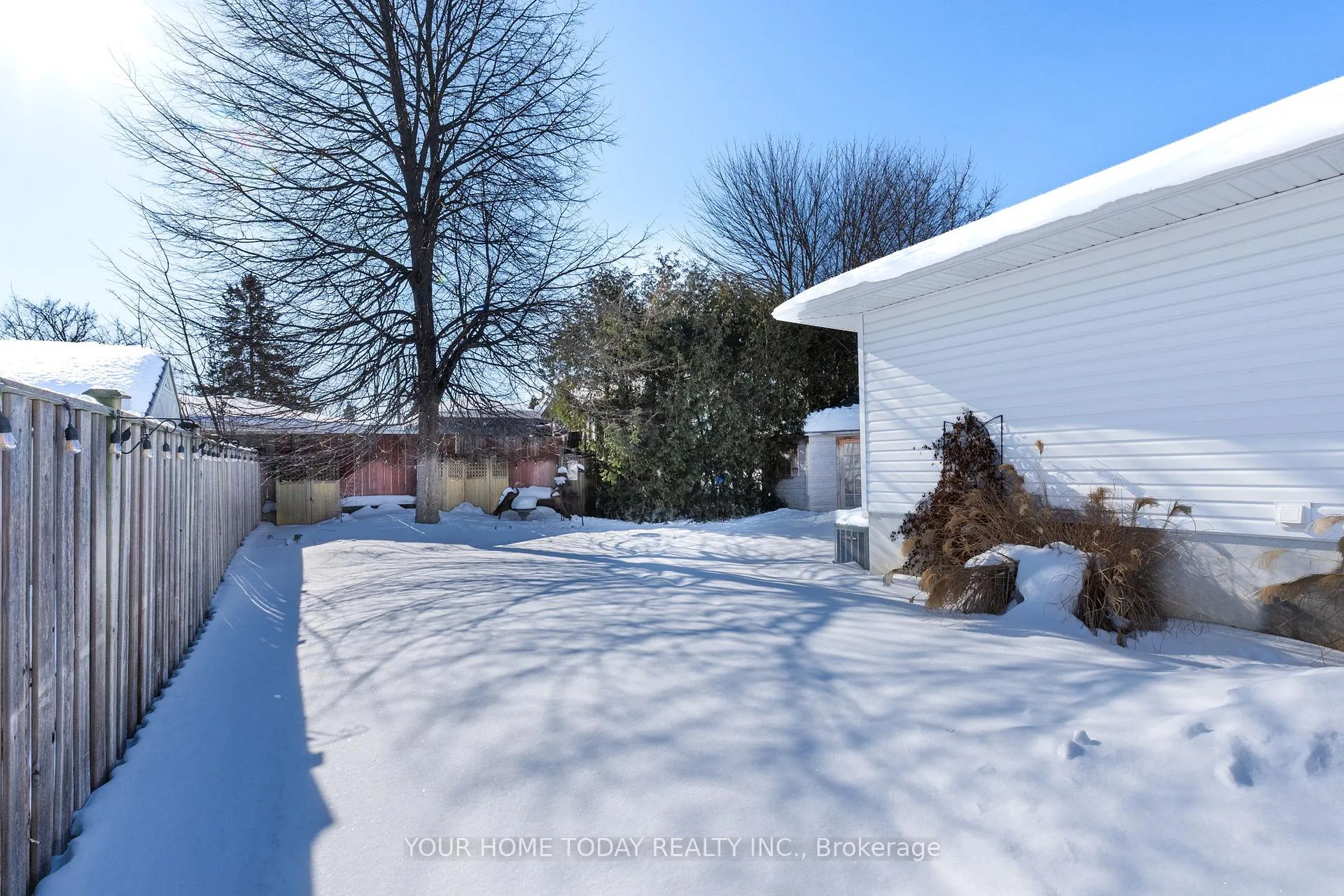 Photo 38 of 260 Delrex Boulevard, Halton Hills, Georgetown — HOMEH