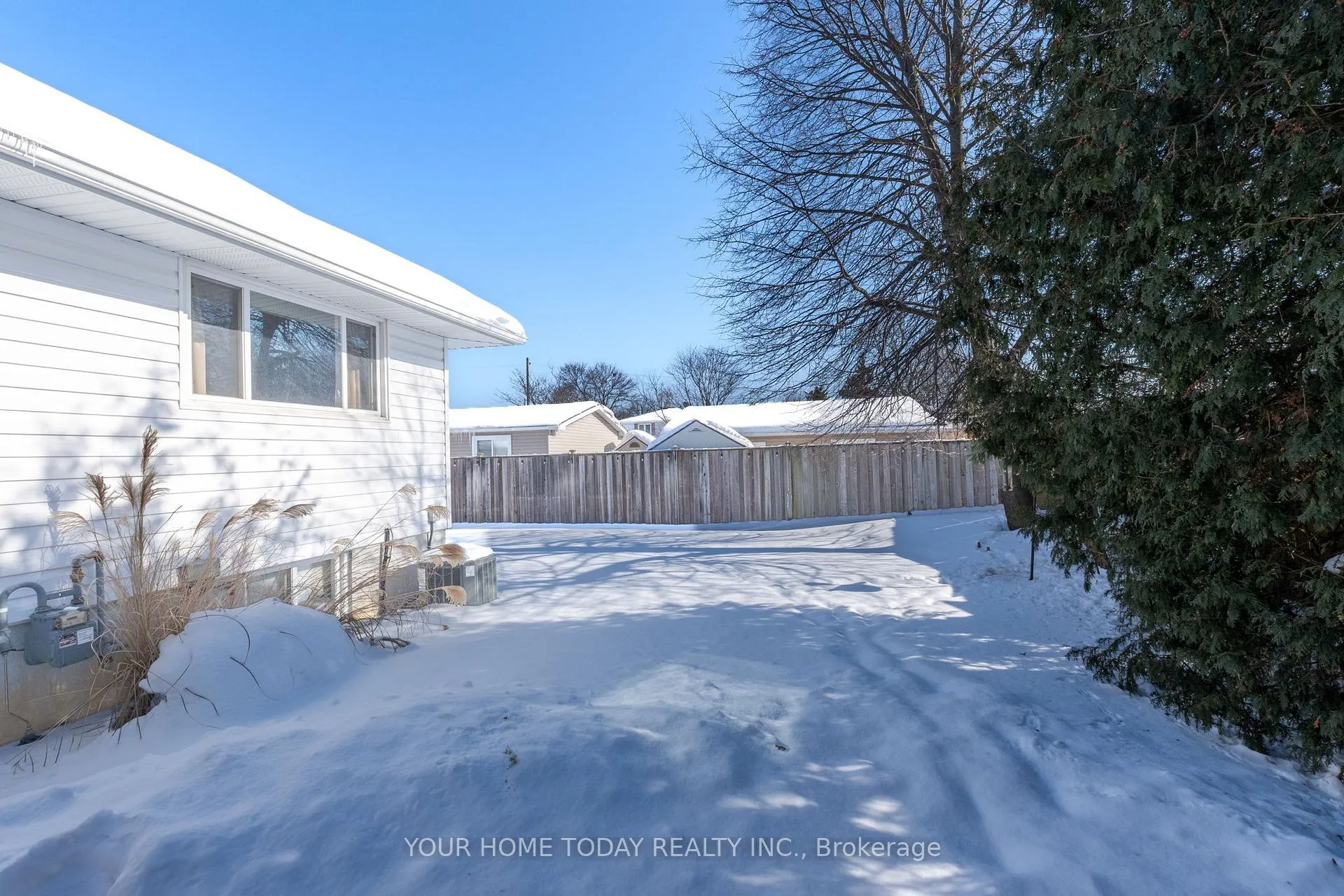 Photo 40 of 260 Delrex Boulevard, Halton Hills, Georgetown — HOMEH