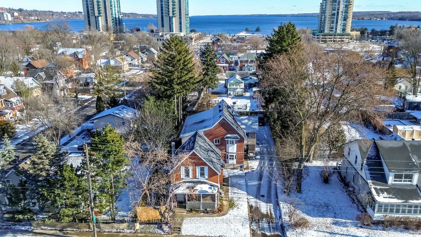 Front of 81 Innisfil Street