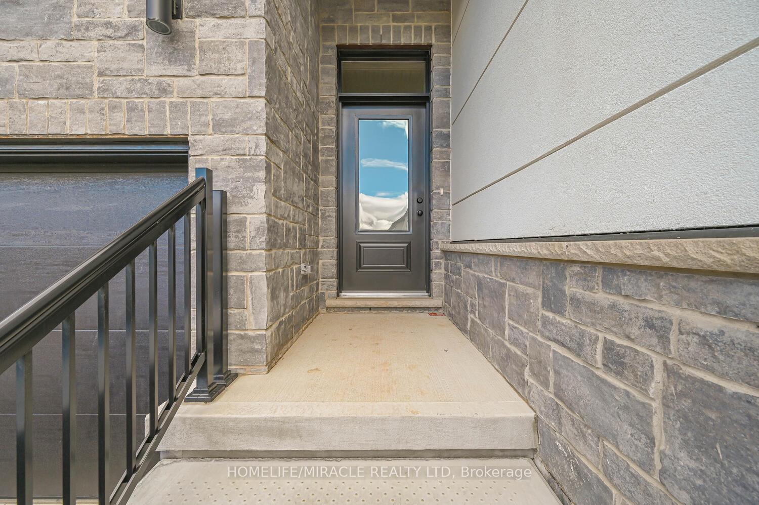 Photo 5 of 16 Munn Crescent, Brant, Paris — HOMEH