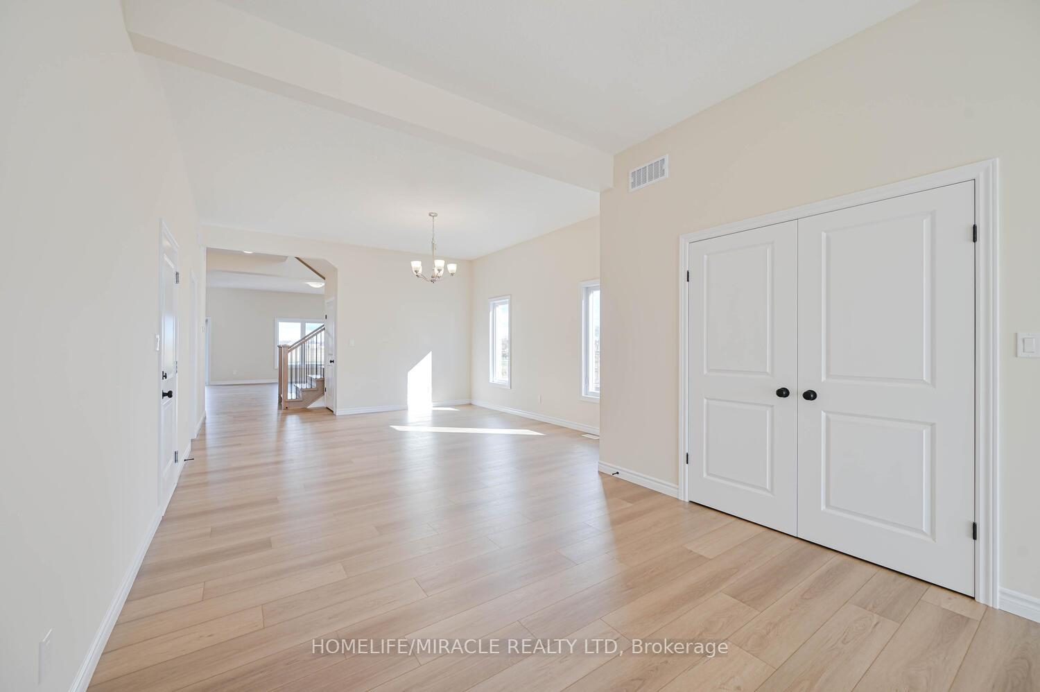 Photo 18 of 16 Munn Crescent, Brant, Paris — HOMEH