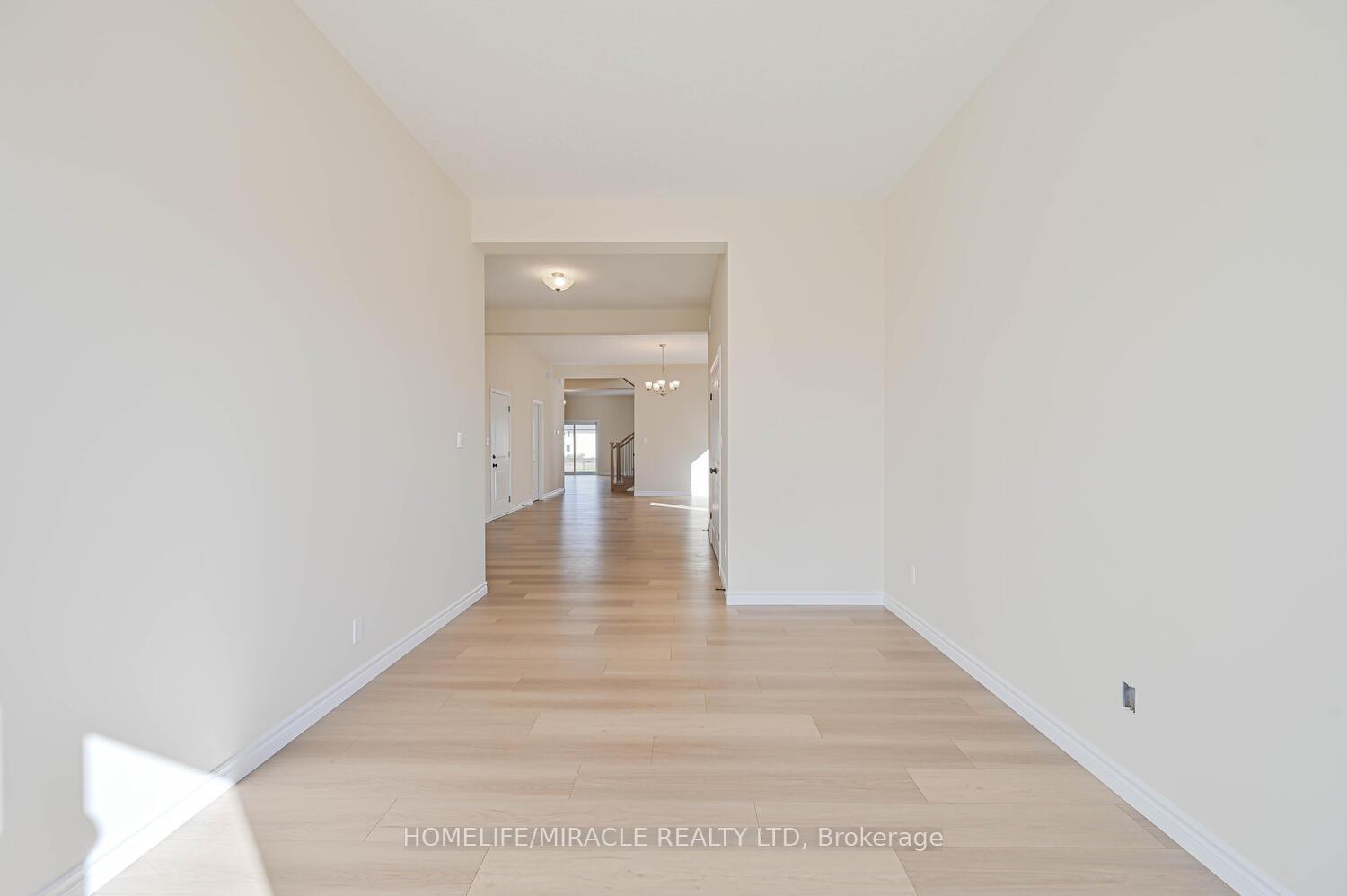 Photo 10 of 16 Munn Crescent, Brant, Paris — HOMEH