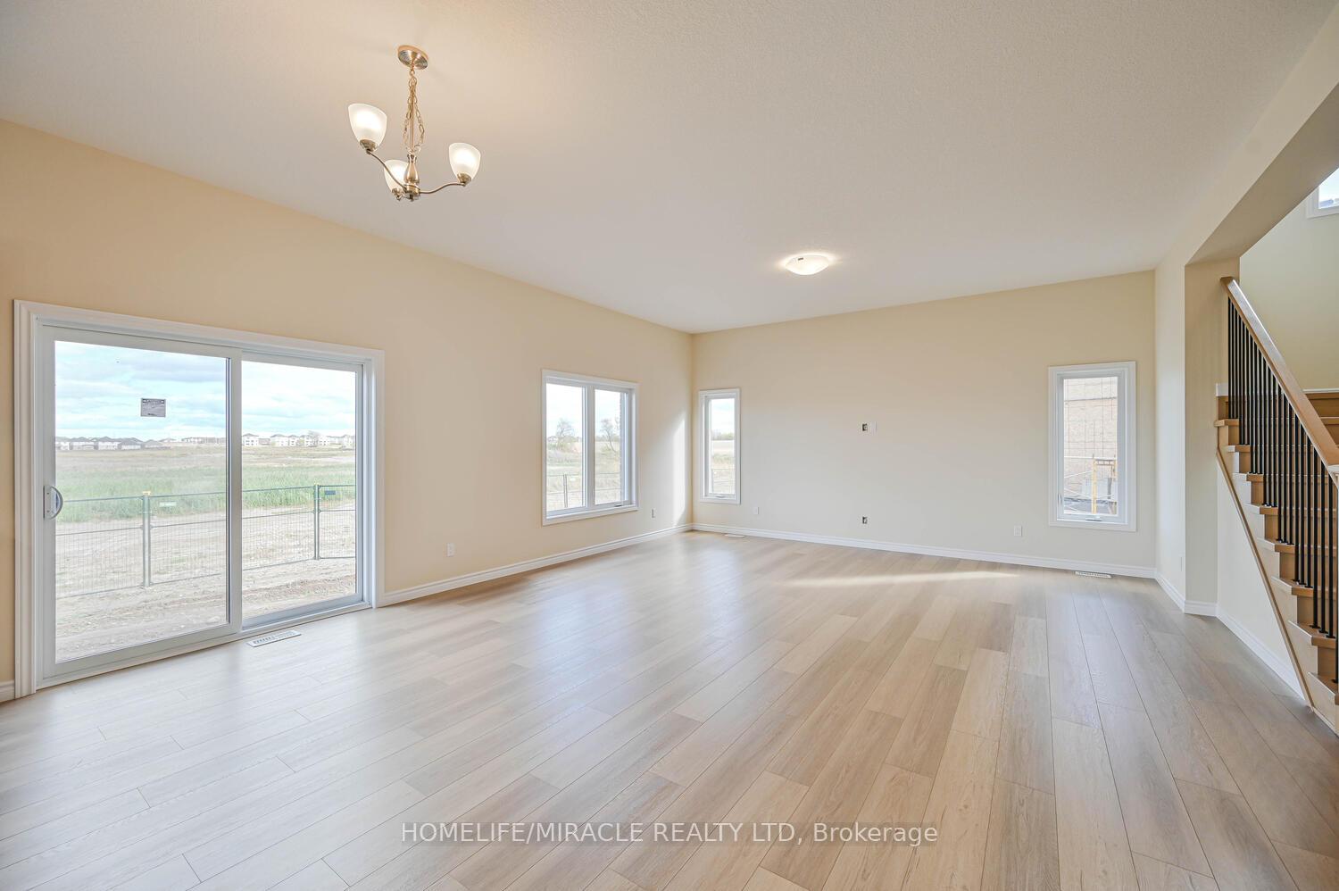 Photo 13 of 16 Munn Crescent, Brant, Paris — HOMEH