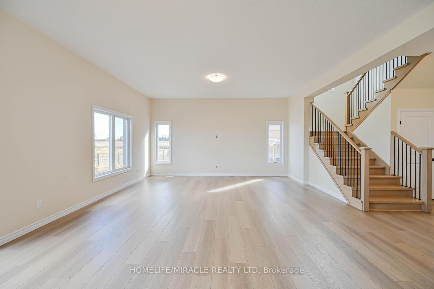 Photo 4 of 16 Munn Crescent, Brant, Paris — HOMEH
