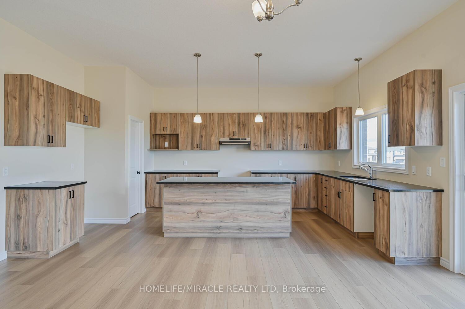 Photo 7 of 16 Munn Crescent, Brant, Paris — HOMEH