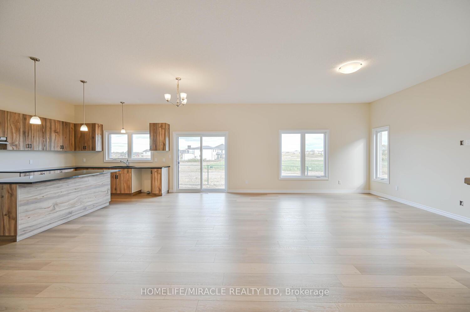 Photo 11 of 16 Munn Crescent, Brant, Paris — HOMEH
