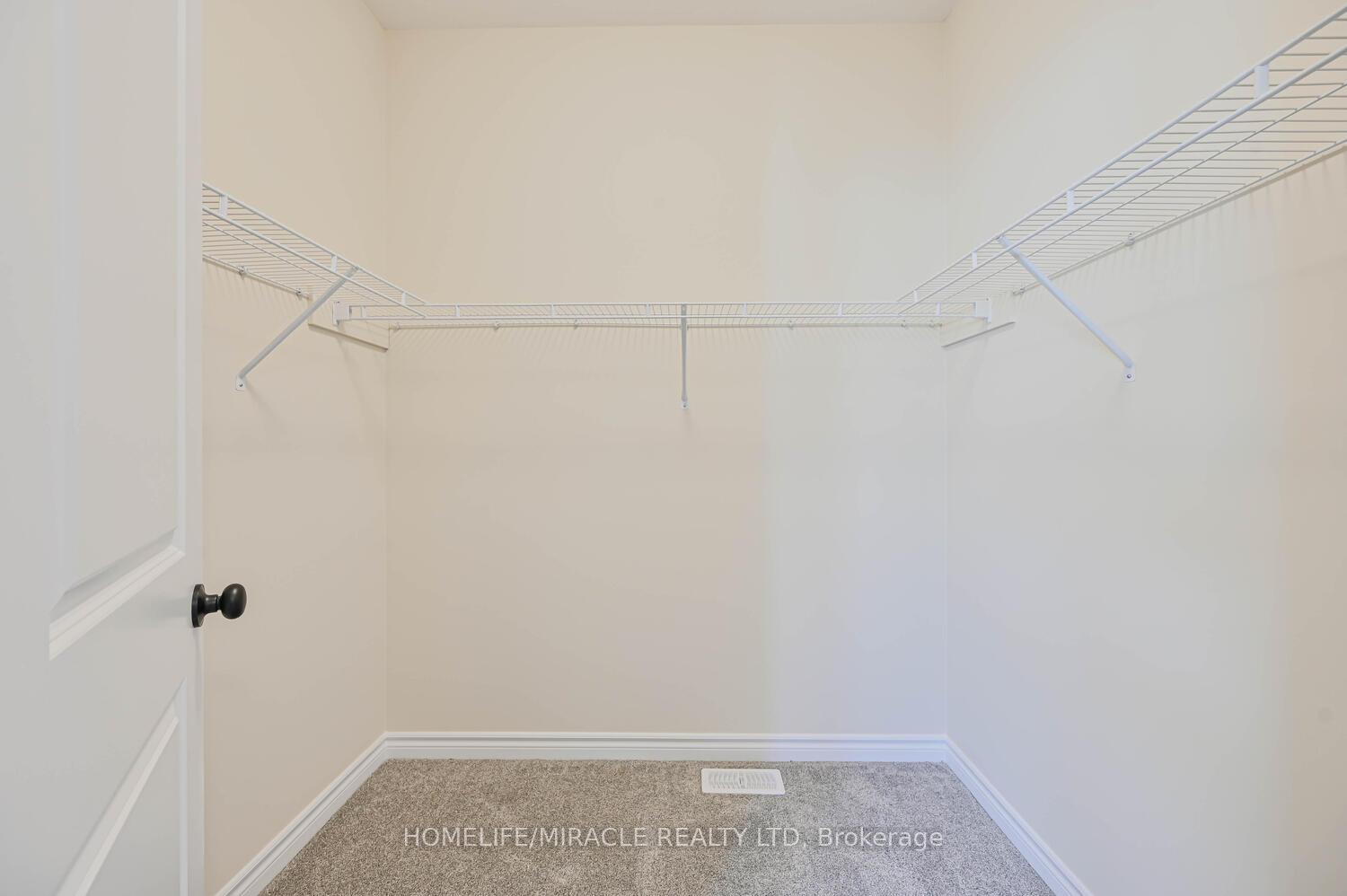 Photo 27 of 16 Munn Crescent, Brant, Paris — HOMEH