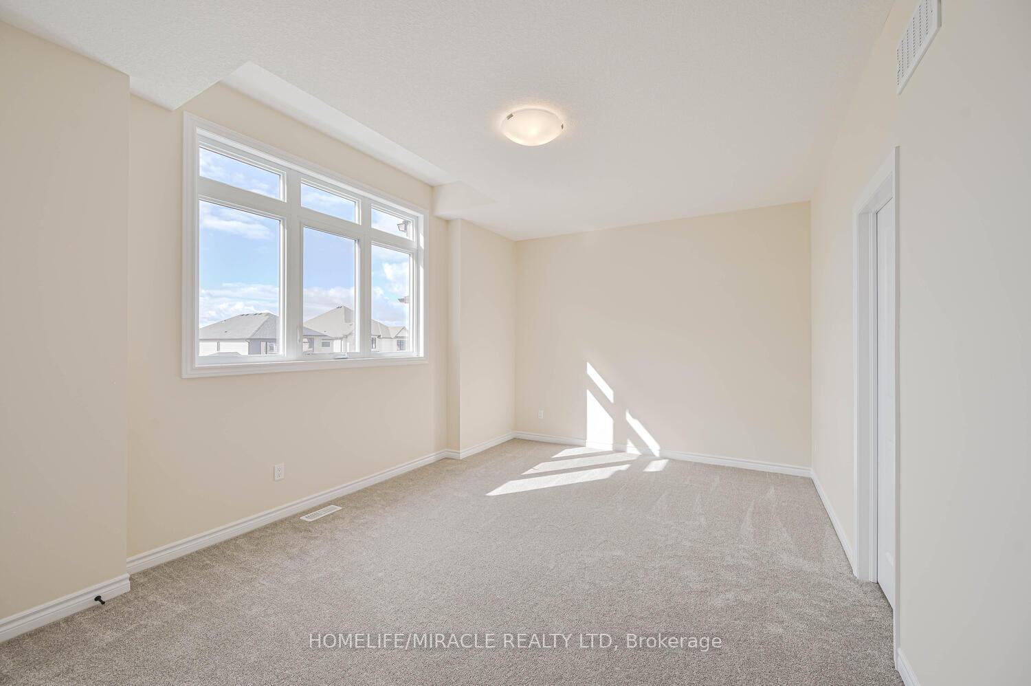 Photo 26 of 16 Munn Crescent, Brant, Paris — HOMEH