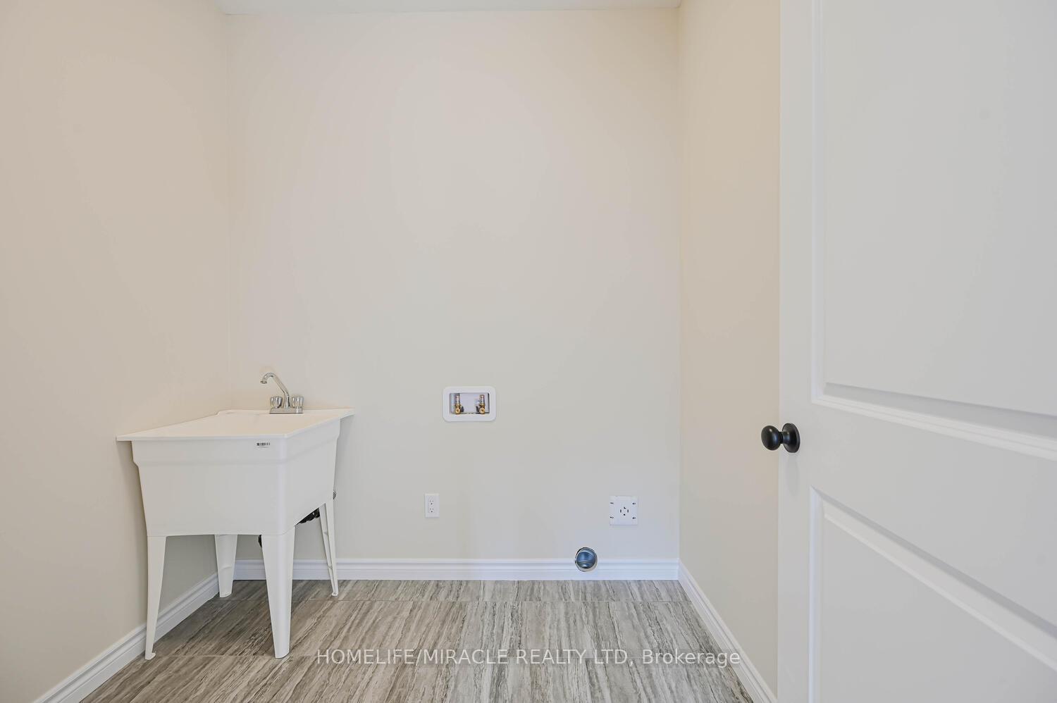 Photo 28 of 16 Munn Crescent, Brant, Paris — HOMEH