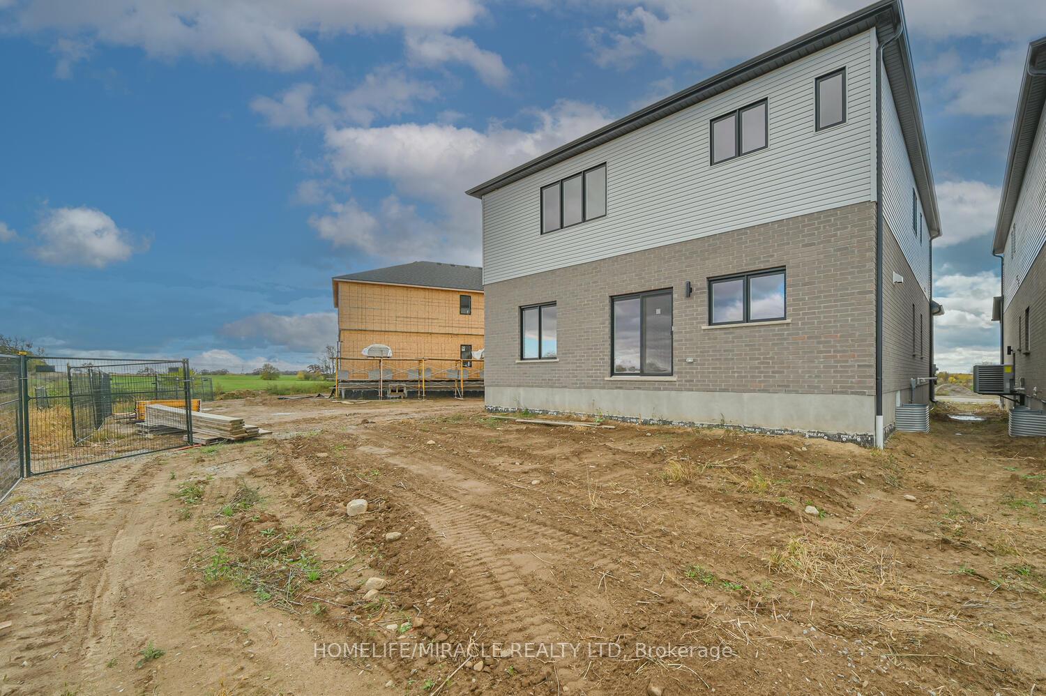 Photo 43 of 16 Munn Crescent, Brant, Paris — HOMEH
