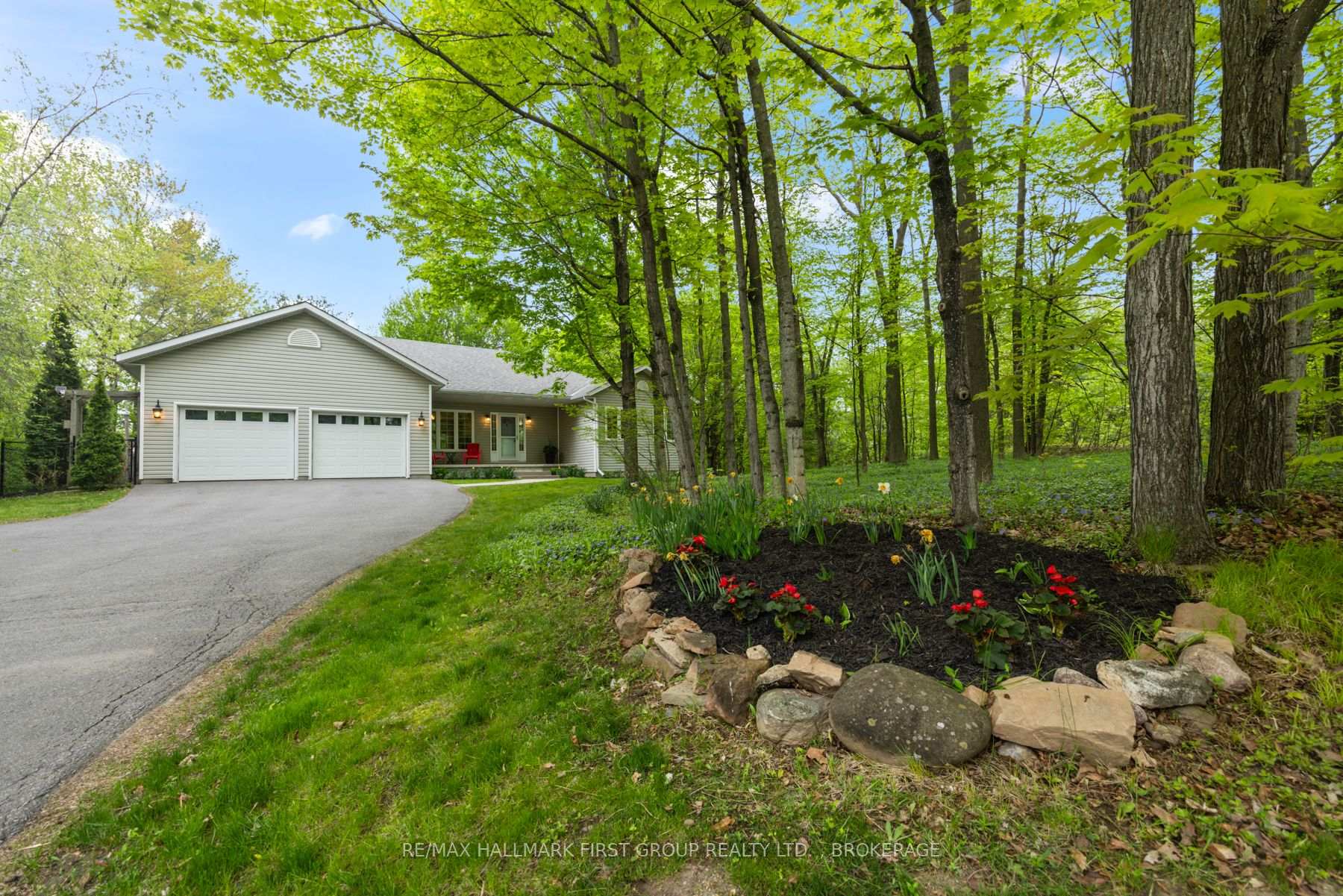 Photo 1 of 3895 Stone Point Drive, Frontenac, Frontenac South — HOMEH