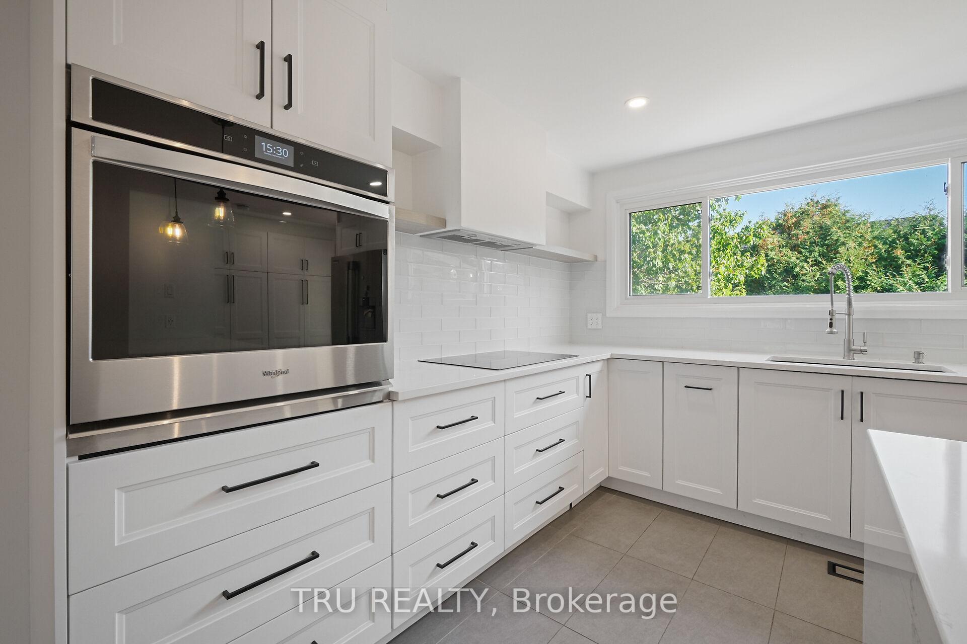 Photo 10 of 12 Apache Crescent, Ottawa, City View/Skyline/Fisher Heights/Parkwood Hills — HOMEH