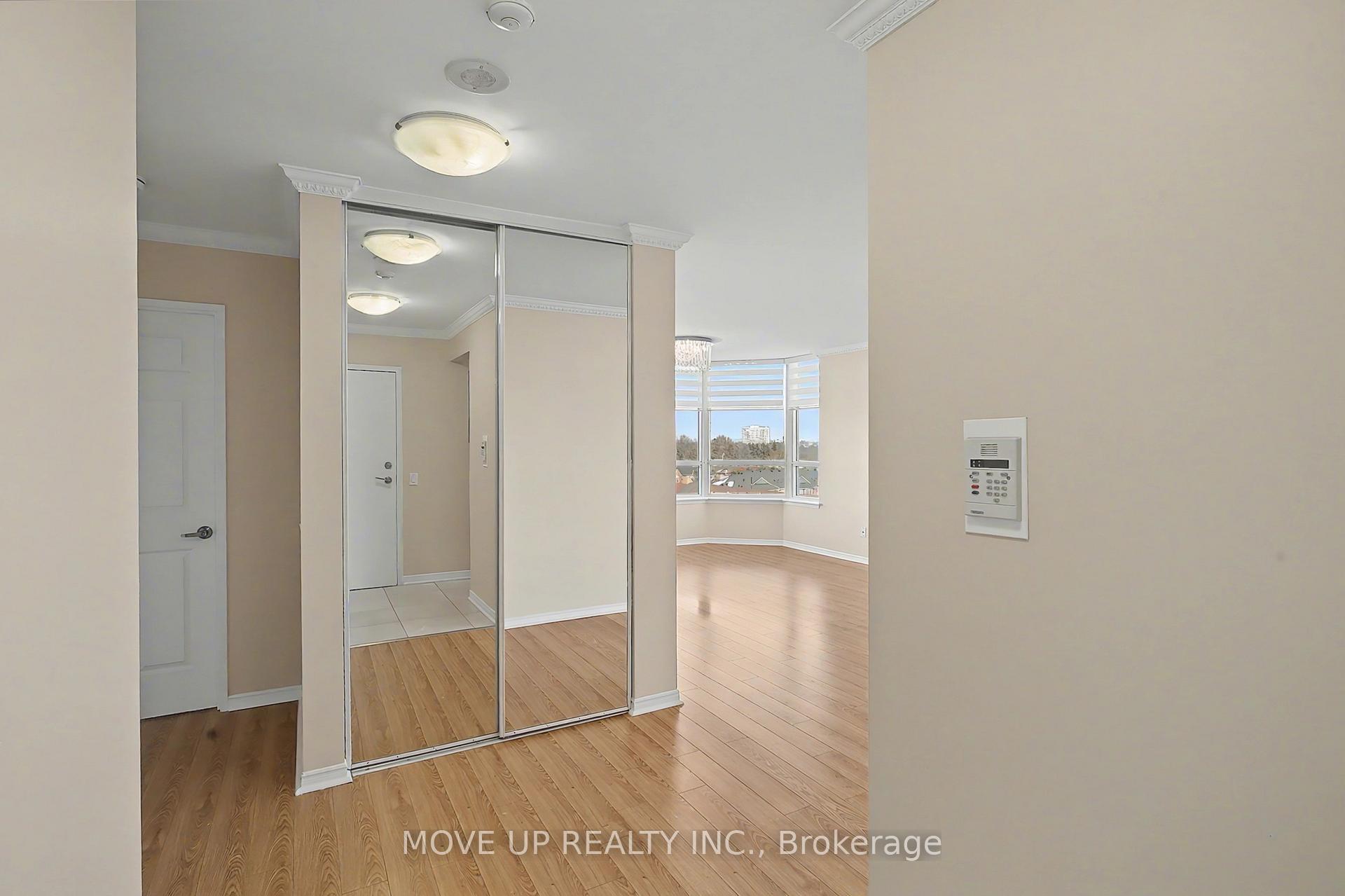 Photo 4 of Unit 810, 91 Townsgate Drive, Vaughan, Crestwood-Springfarm-Yorkhill — HOMEH