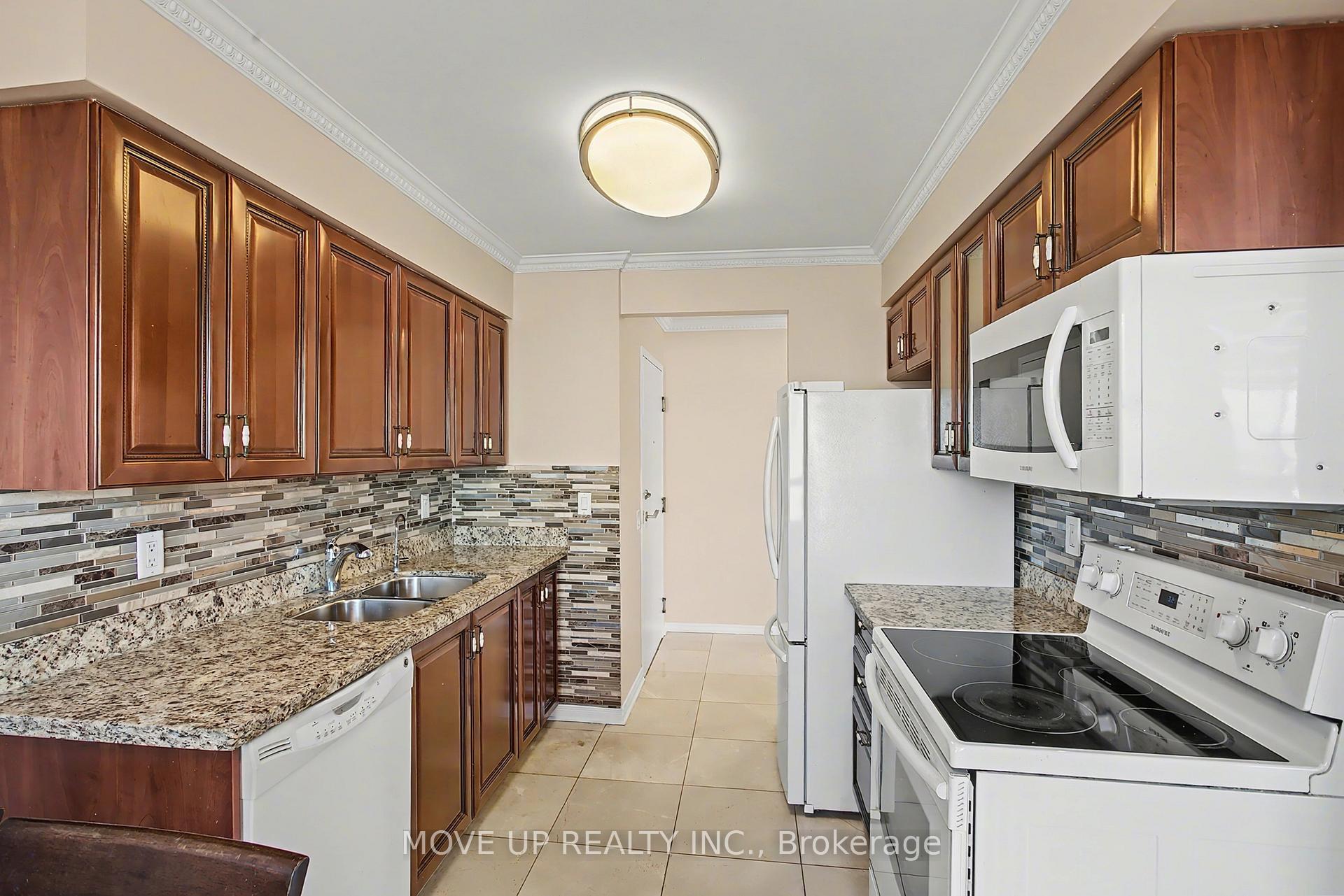 Photo 10 of Unit 810, 91 Townsgate Drive, Vaughan, Crestwood-Springfarm-Yorkhill — HOMEH