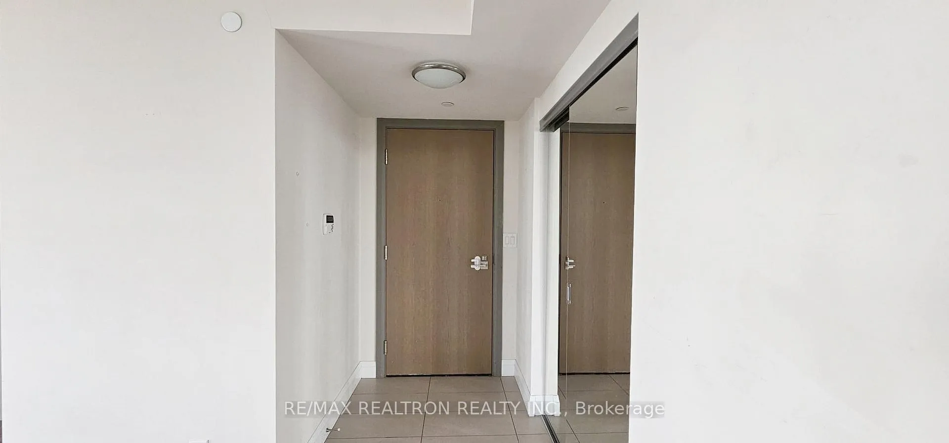 Photo 2 of Unit 2103, 18 Uptown Drive, Markham, Unionville — HOMEH