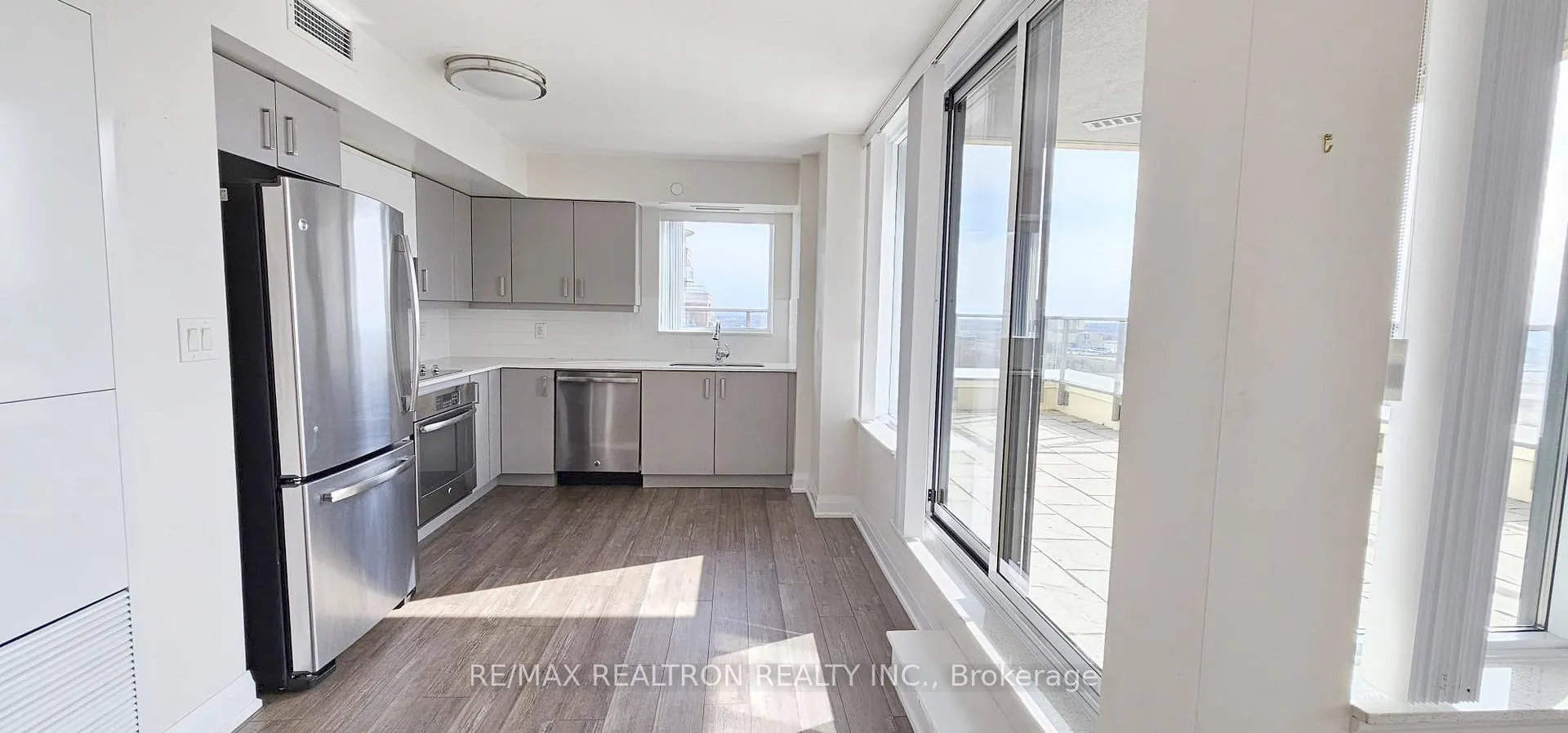 Photo 4 of Unit 2103, 18 Uptown Drive, Markham, Unionville — HOMEH