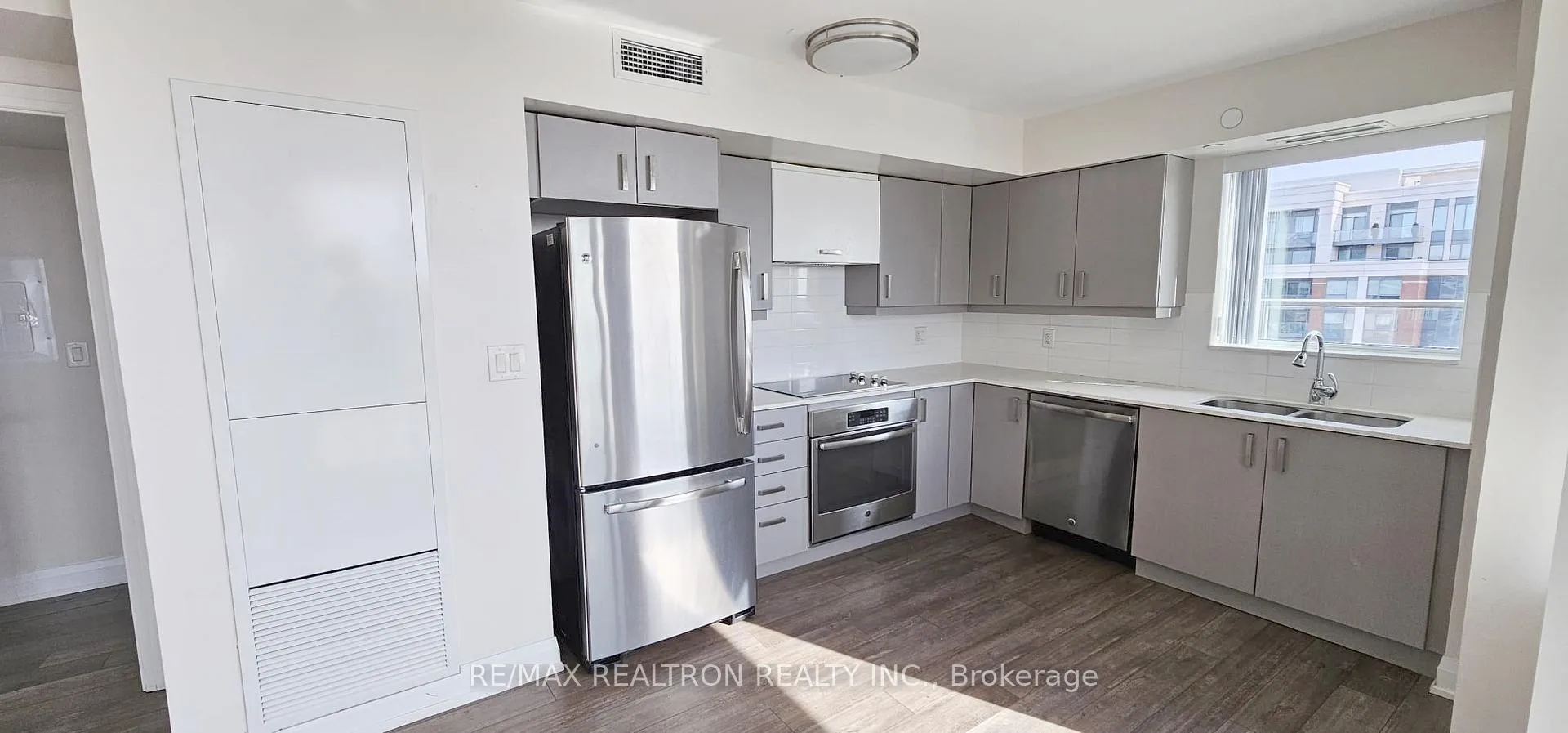 Photo 5 of Unit 2103, 18 Uptown Drive, Markham, Unionville — HOMEH