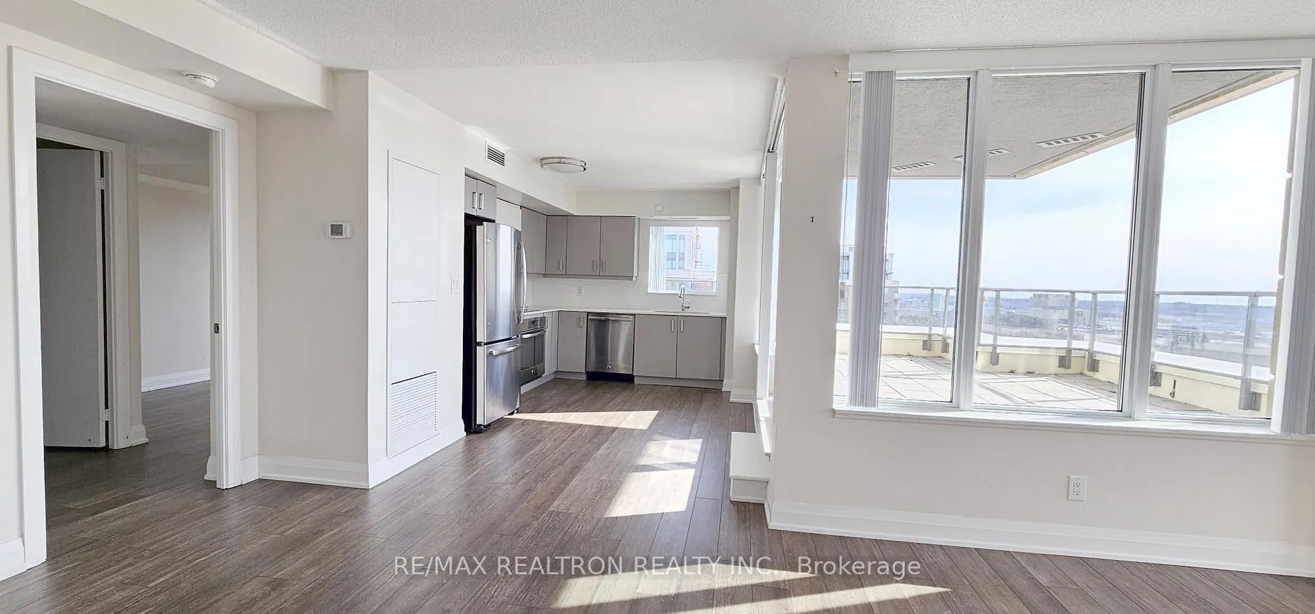 Photo 7 of Unit 2103, 18 Uptown Drive, Markham, Unionville — HOMEH