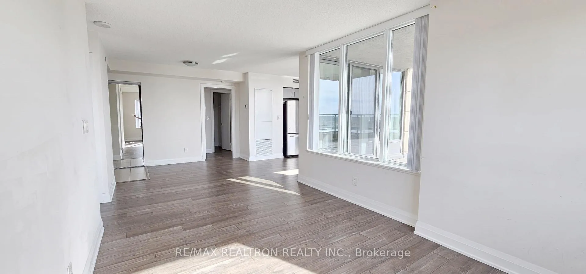 Photo 8 of Unit 2103, 18 Uptown Drive, Markham, Unionville — HOMEH