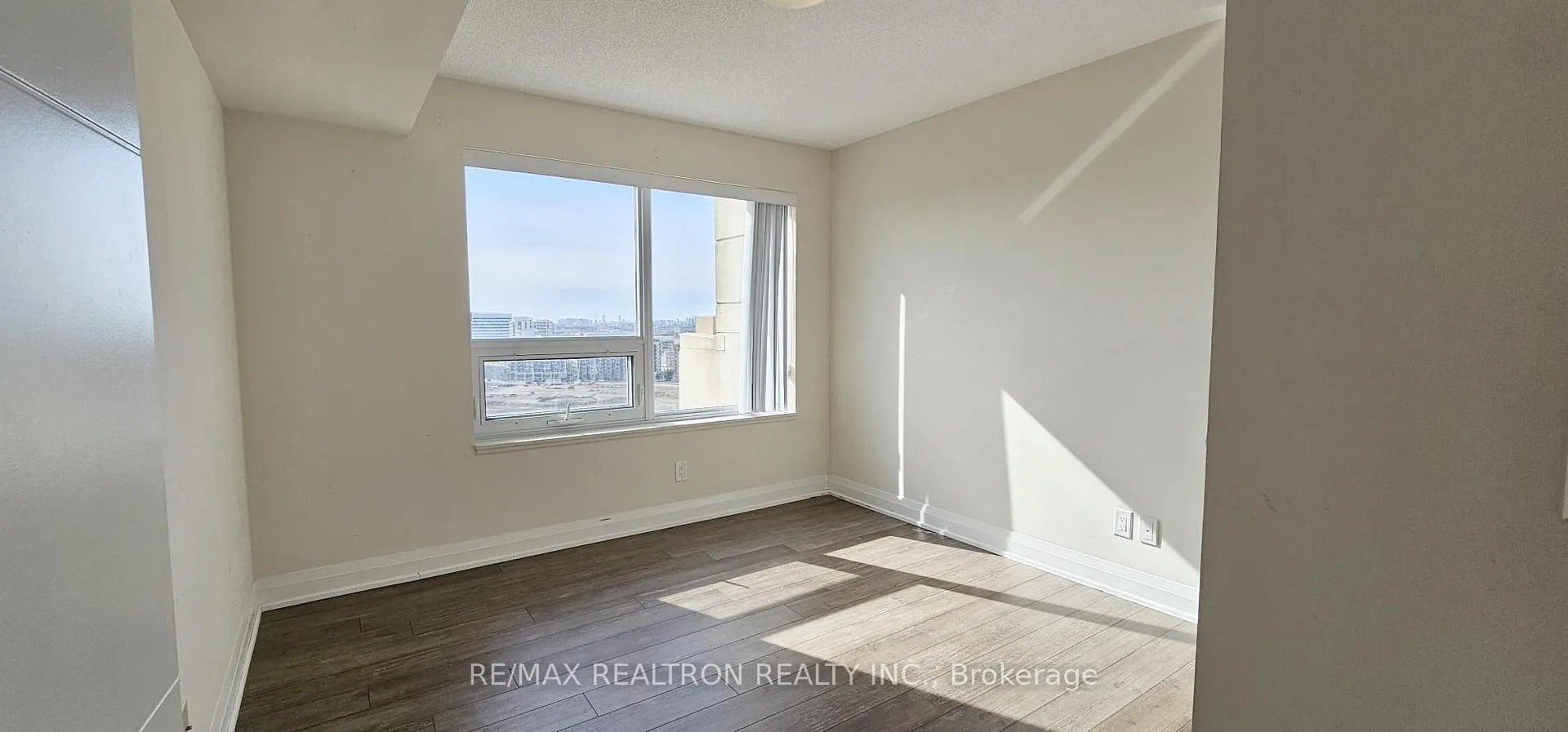Photo 14 of Unit 2103, 18 Uptown Drive, Markham, Unionville — HOMEH