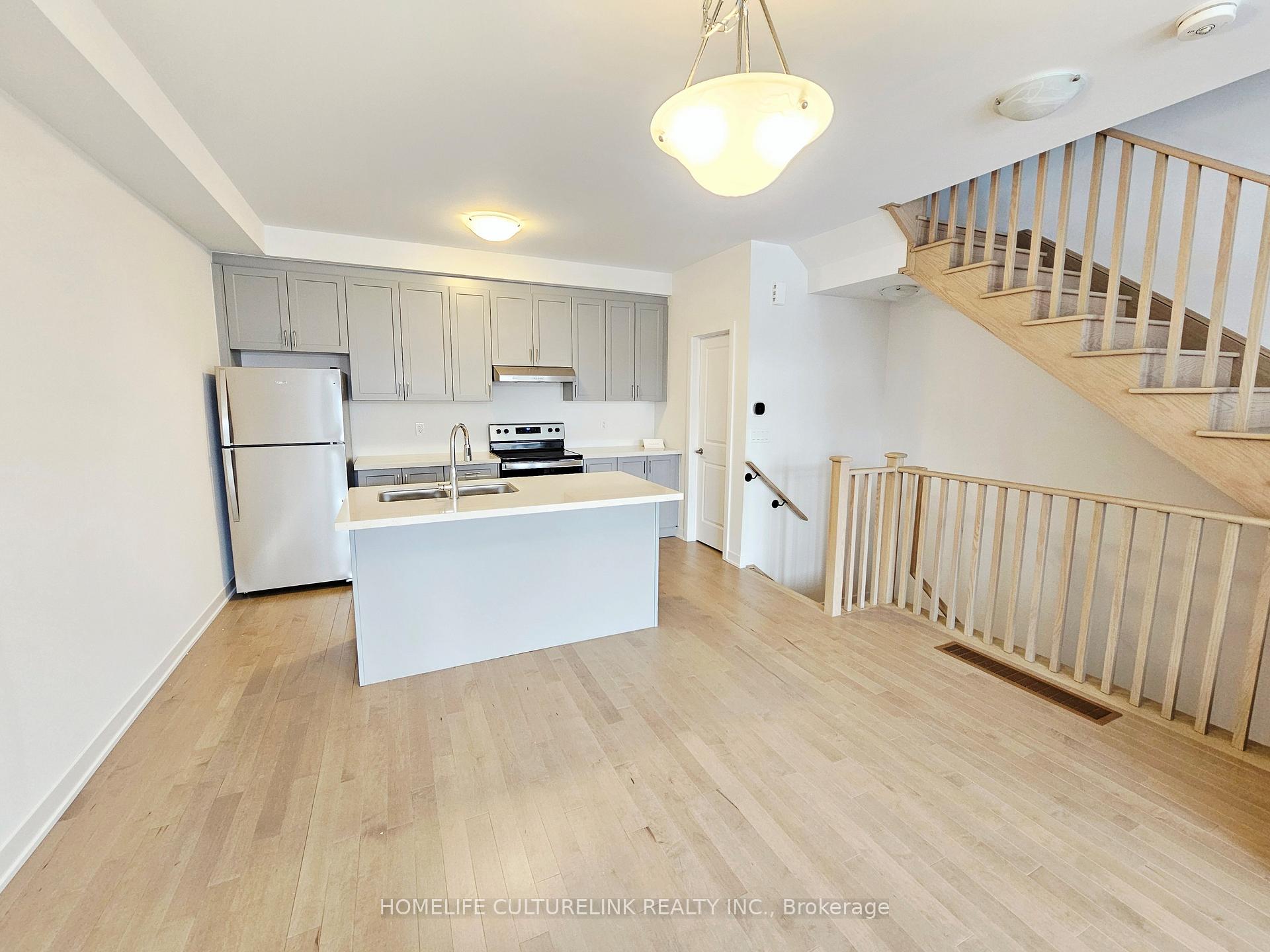 Photo 2 of 25 John Canning Way, Markham, Unionville — HOMEH