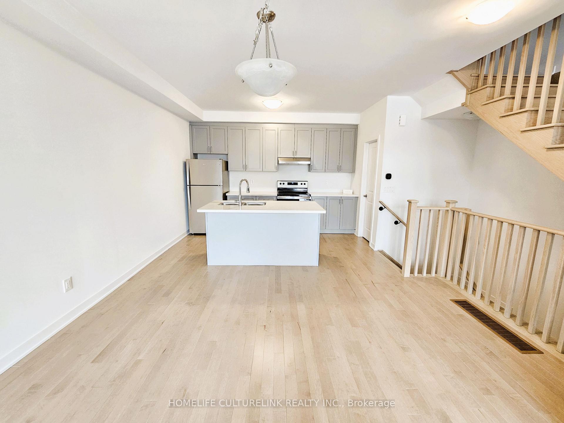 Photo 4 of 25 John Canning Way, Markham, Unionville — HOMEH