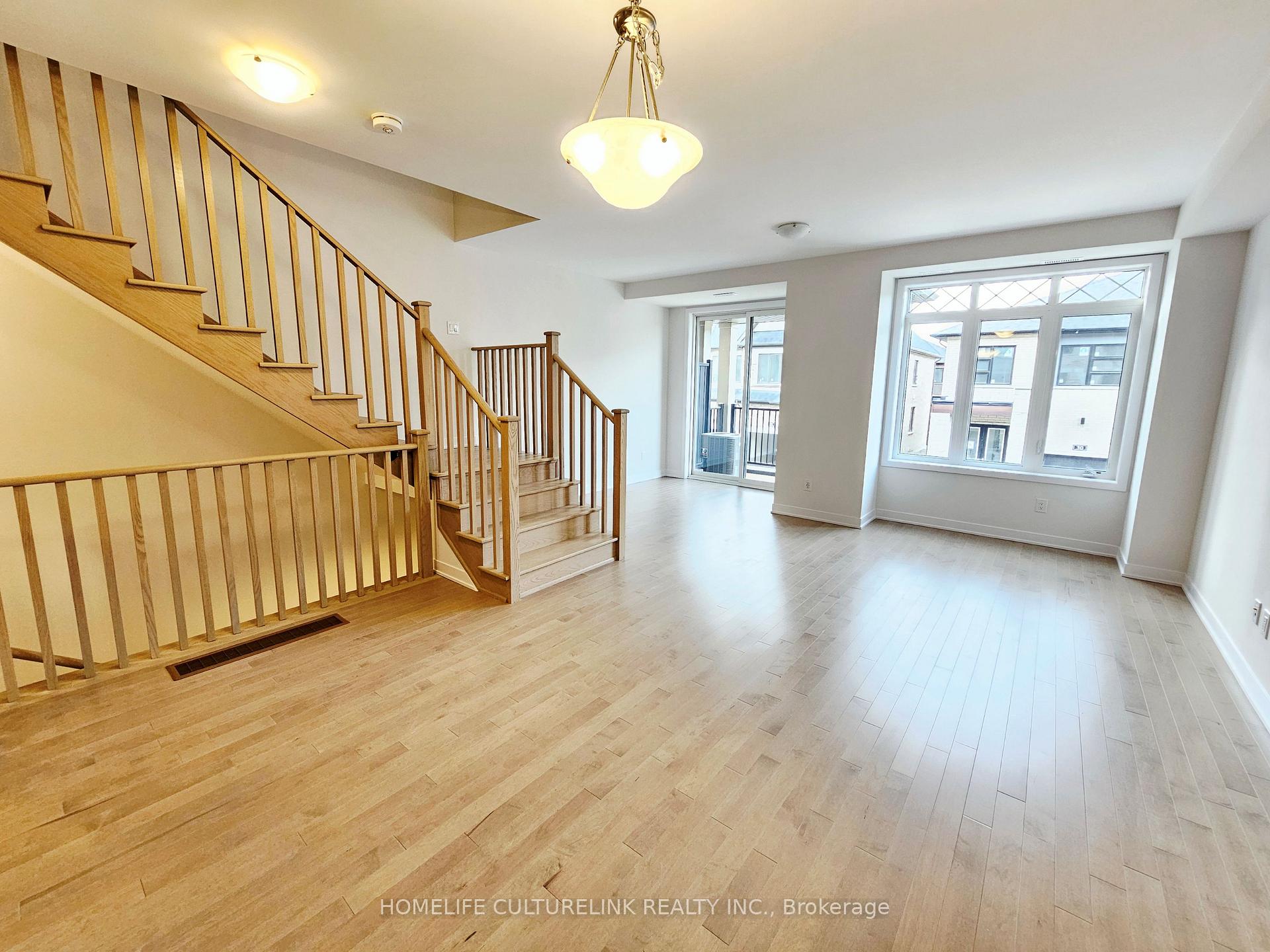 Photo 5 of 25 John Canning Way, Markham, Unionville — HOMEH