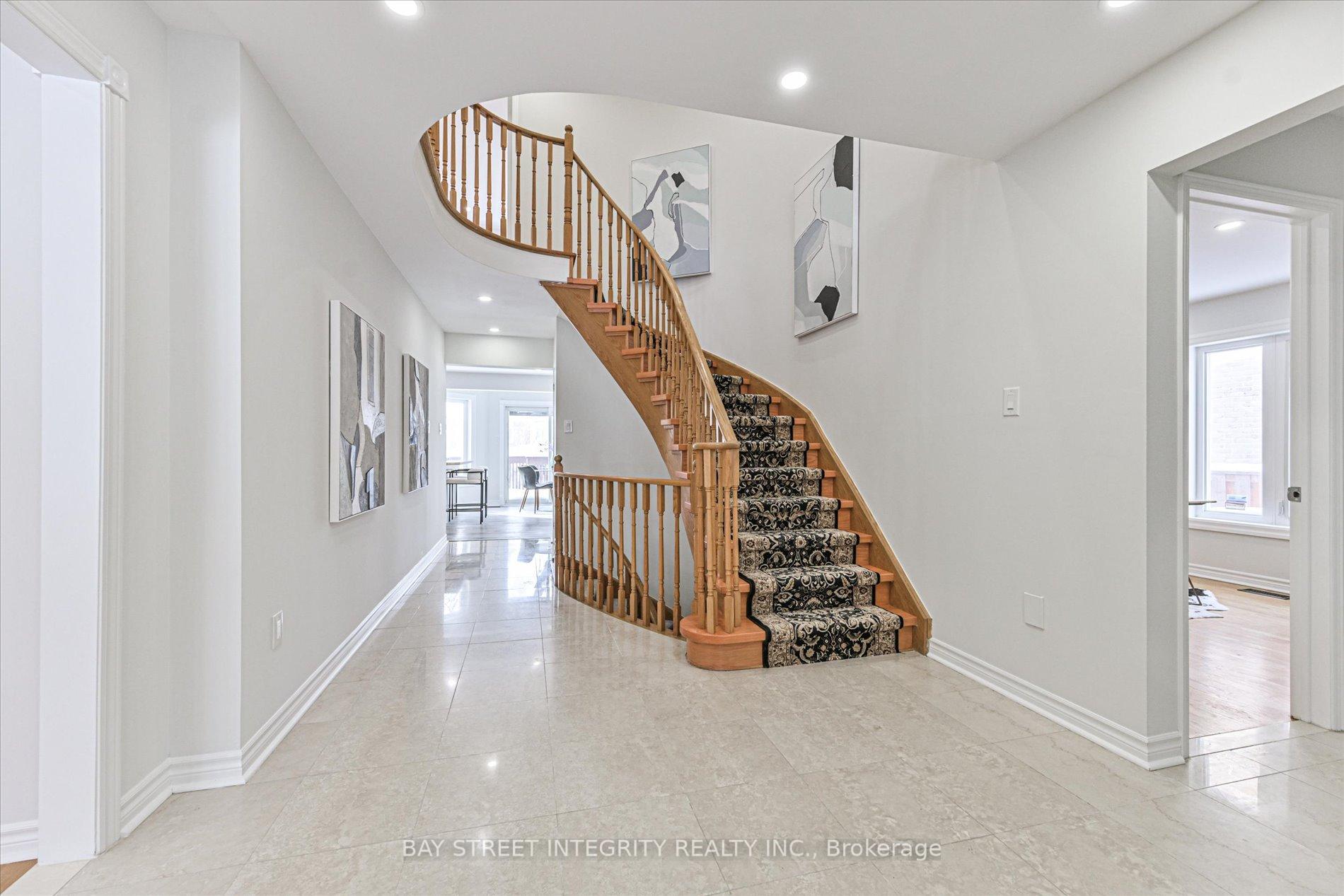 Photo 3 of 28 Carnforth Drive, Markham, Unionville — HOMEH